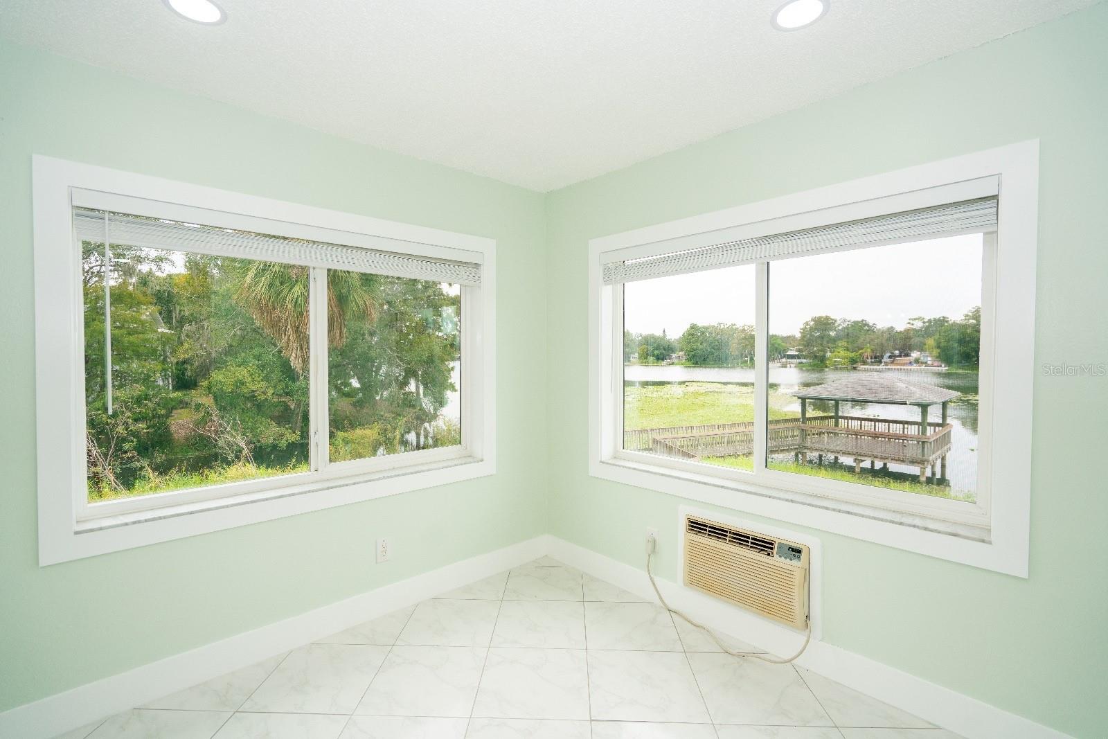 Image 5 of 23 For 4148 Dolphin Drive 3