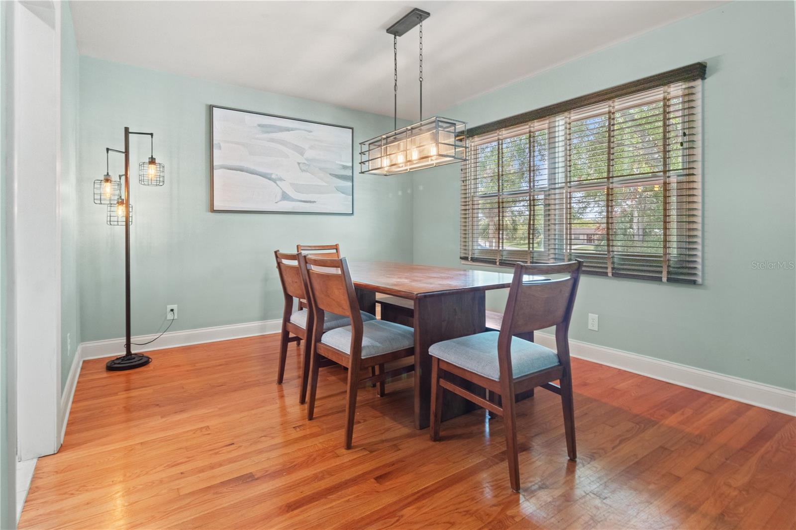 Listing photo id 9 for 6515 Dimarco Road