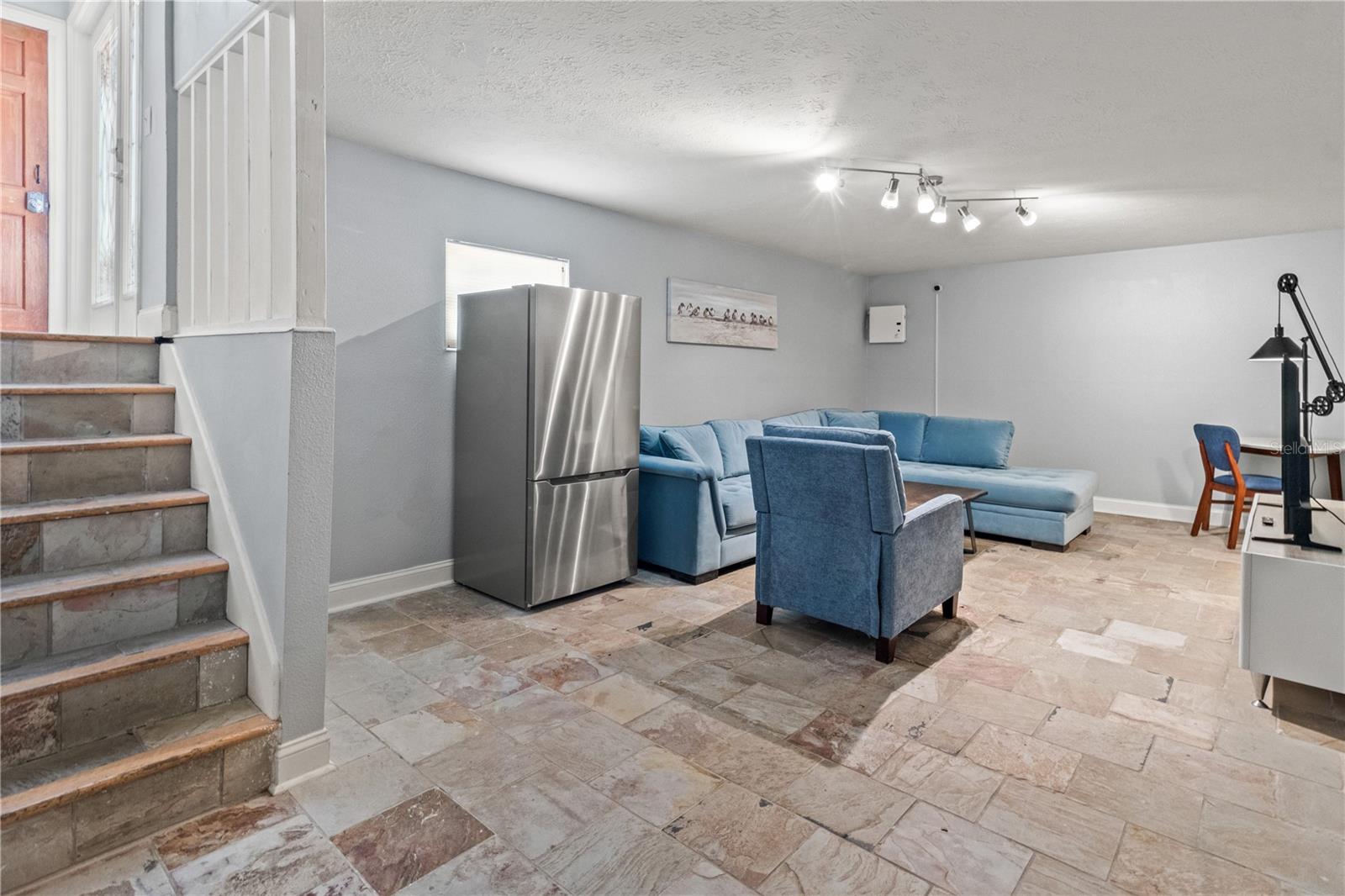 Listing photo id 21 for 6515 Dimarco Road