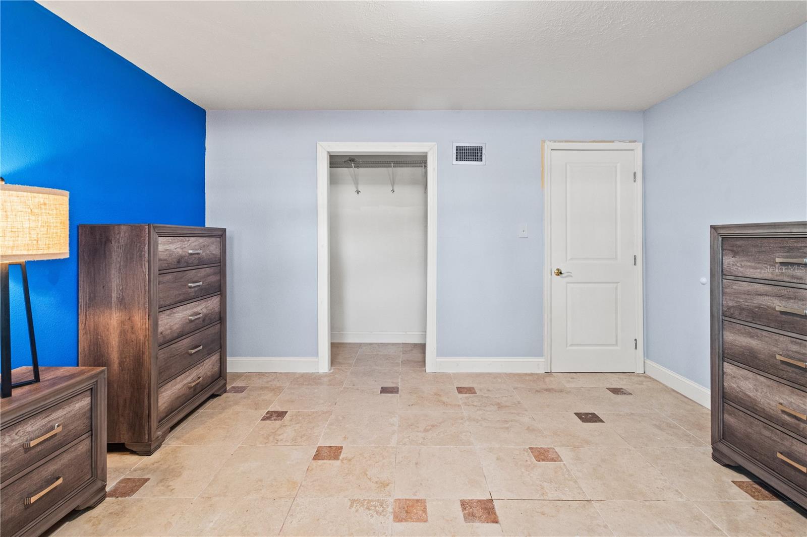 Listing photo id 24 for 6515 Dimarco Road