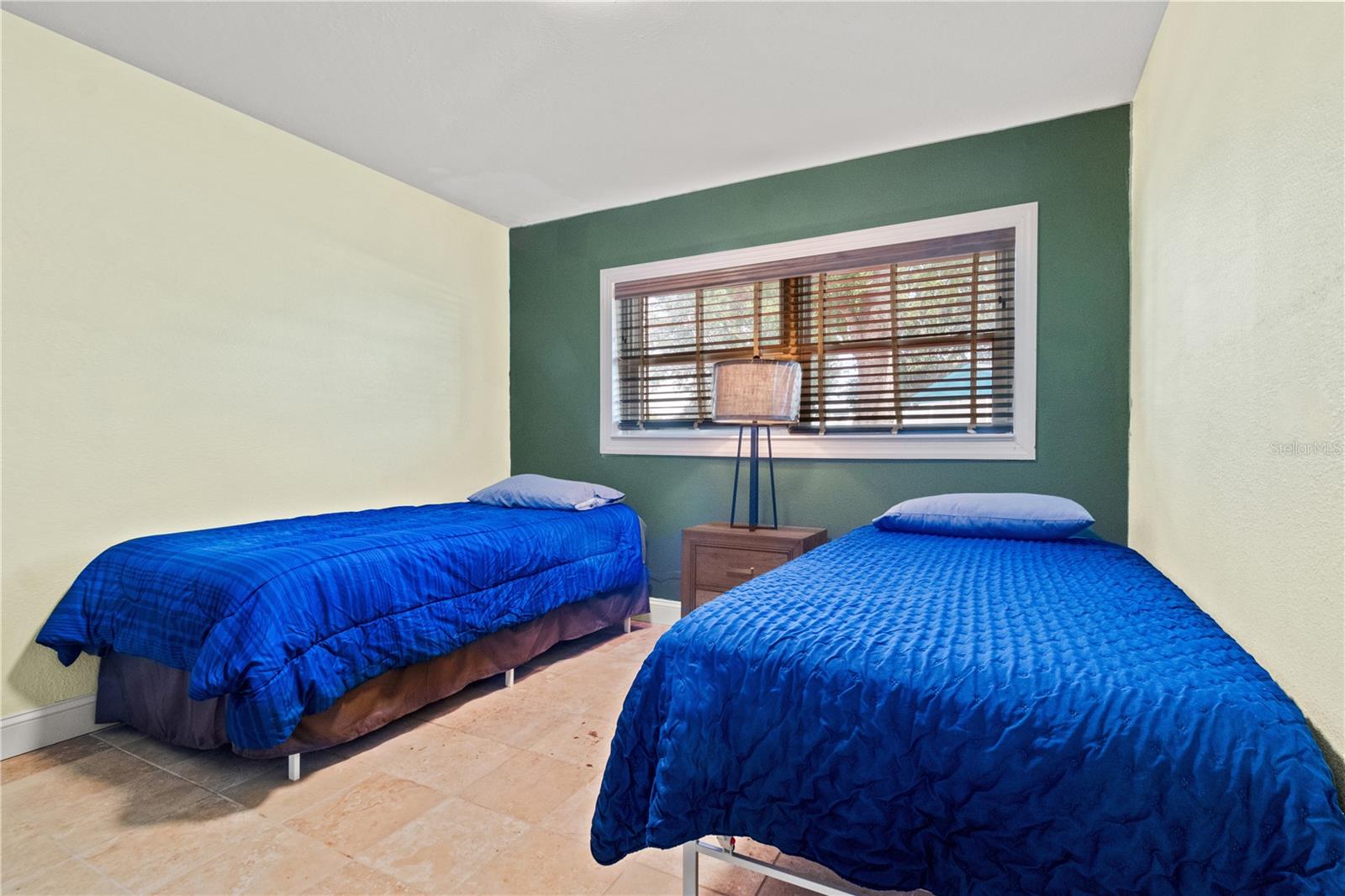 Listing photo id 25 for 6515 Dimarco Road