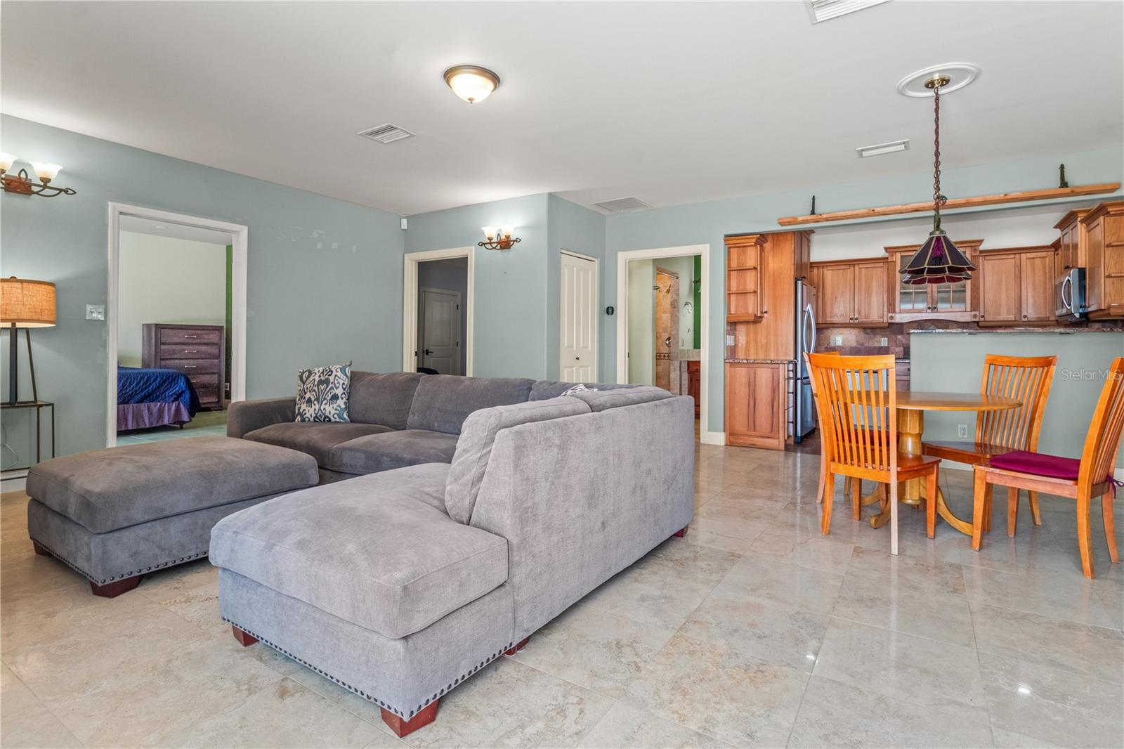 Listing photo id 48 for 6515 Dimarco Road