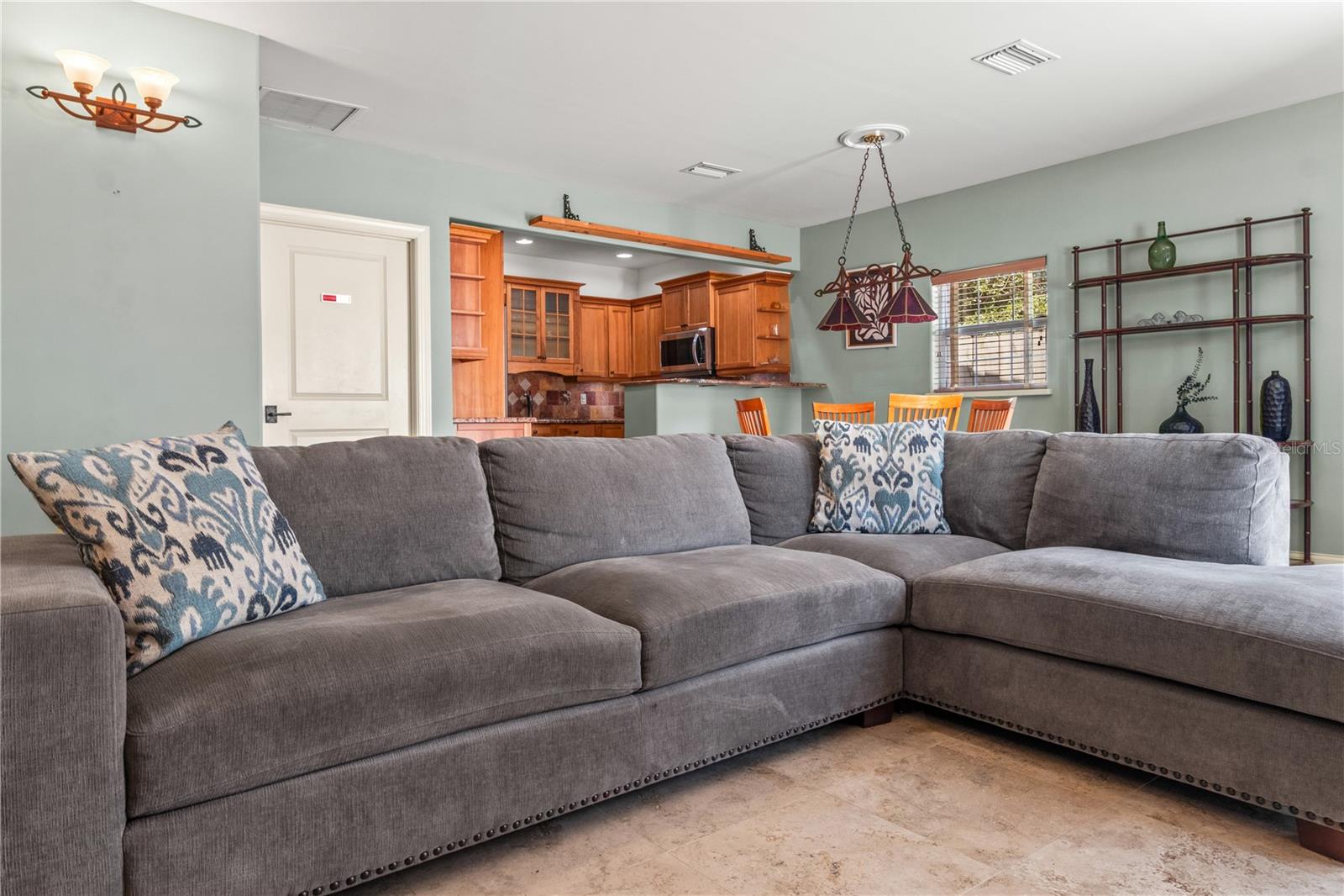 Listing photo id 49 for 6515 Dimarco Road