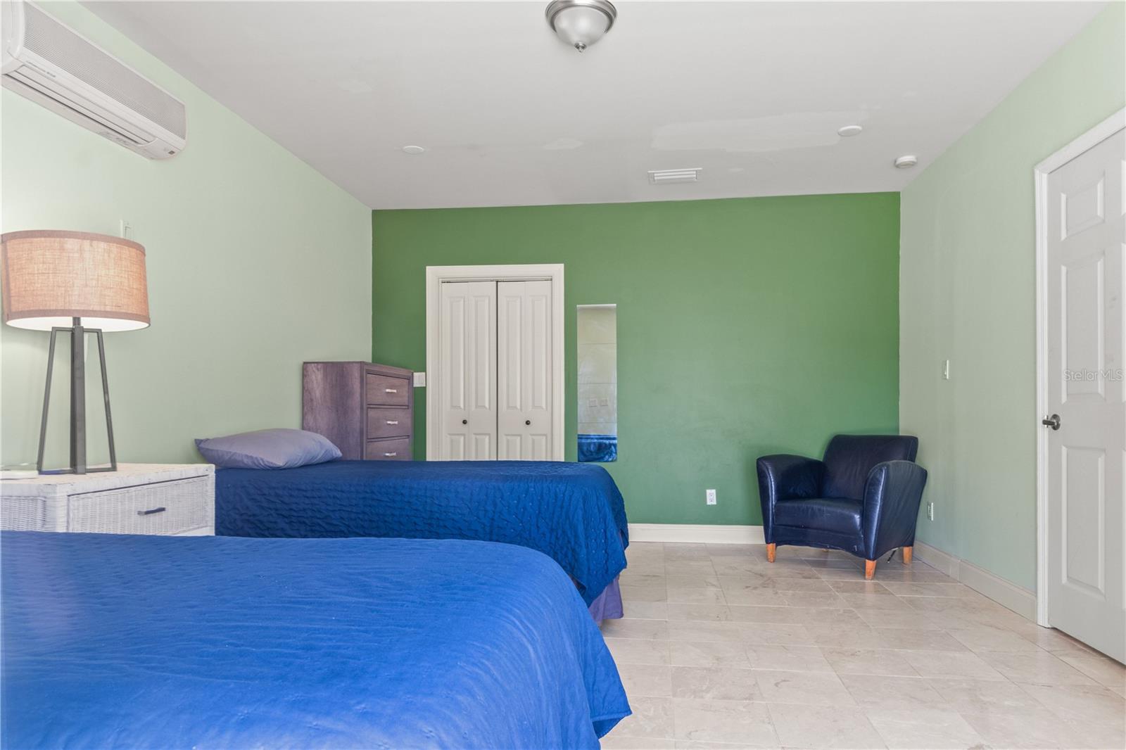 Listing photo id 55 for 6515 Dimarco Road