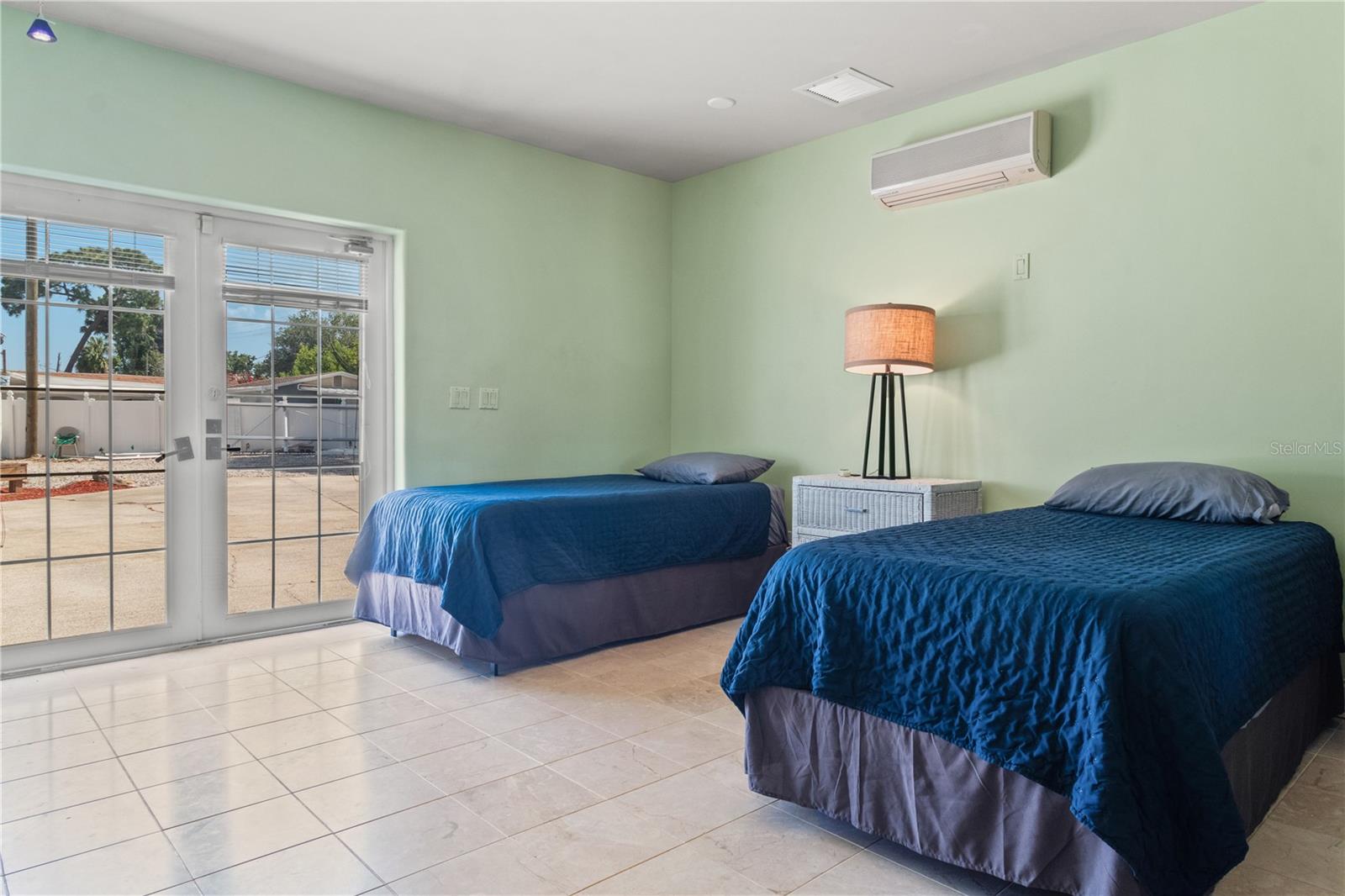 Listing photo id 56 for 6515 Dimarco Road