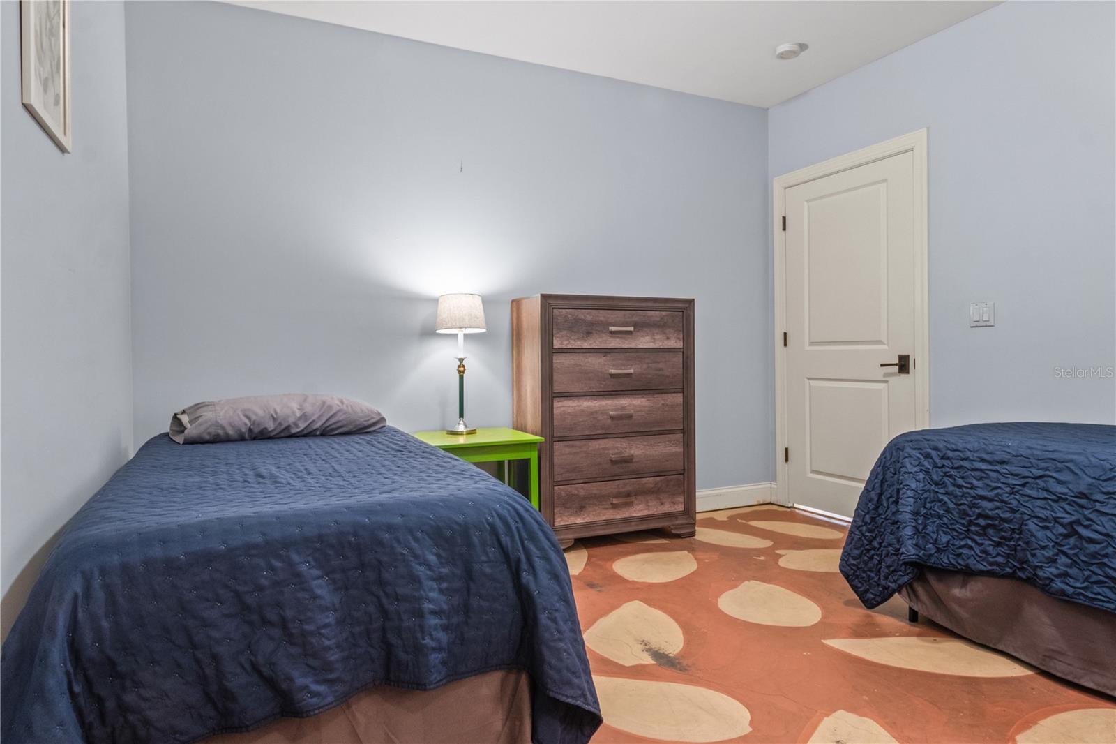 Listing photo id 58 for 6515 Dimarco Road