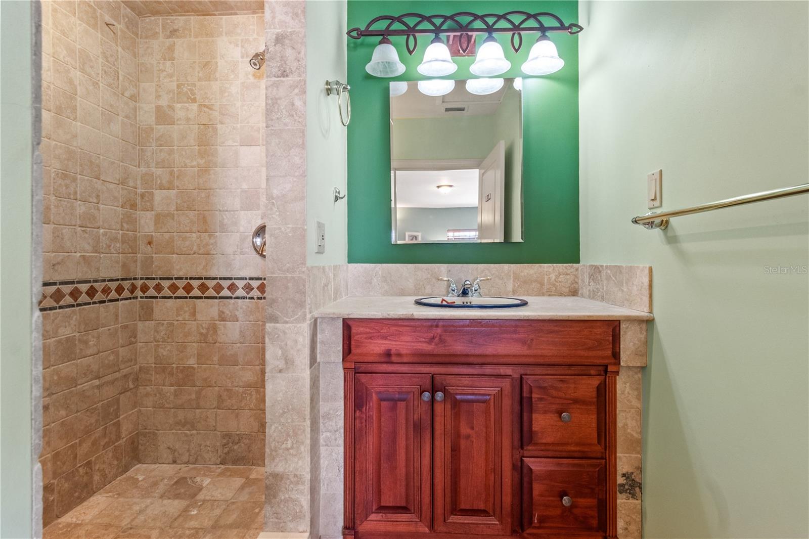 Listing photo id 60 for 6515 Dimarco Road