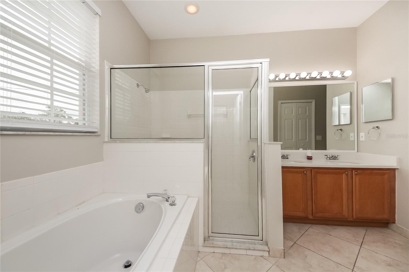 Image 11 of 16 For 710 Paris Drive