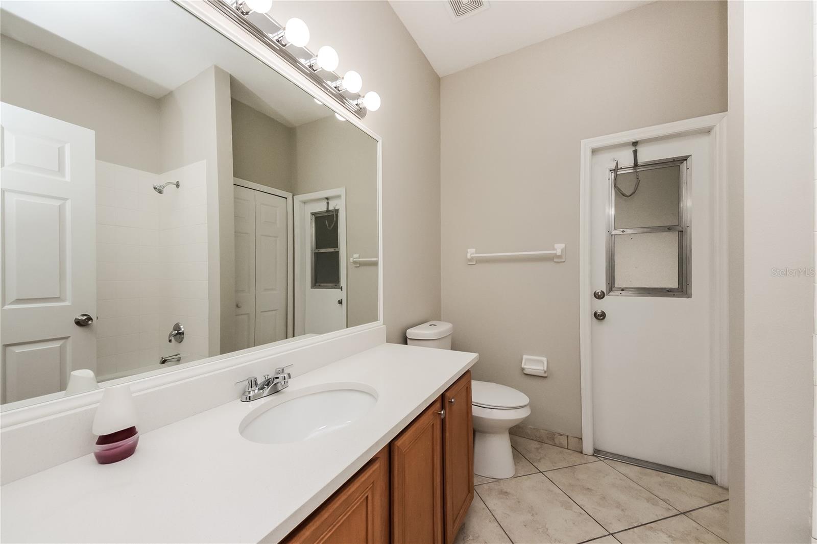 Image 13 of 16 For 710 Paris Drive