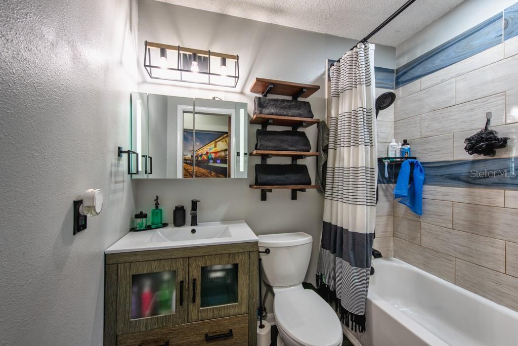 Image 17 of 33 For 1385 Milton Street