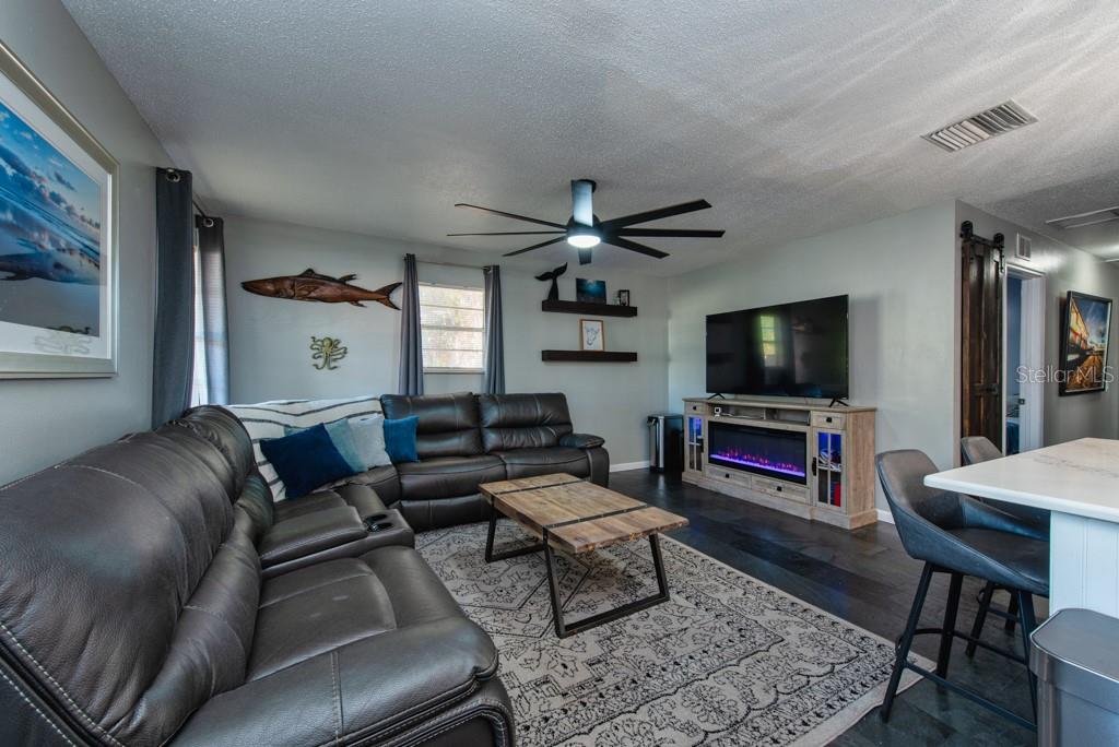 Image 3 of 33 For 1385 Milton Street