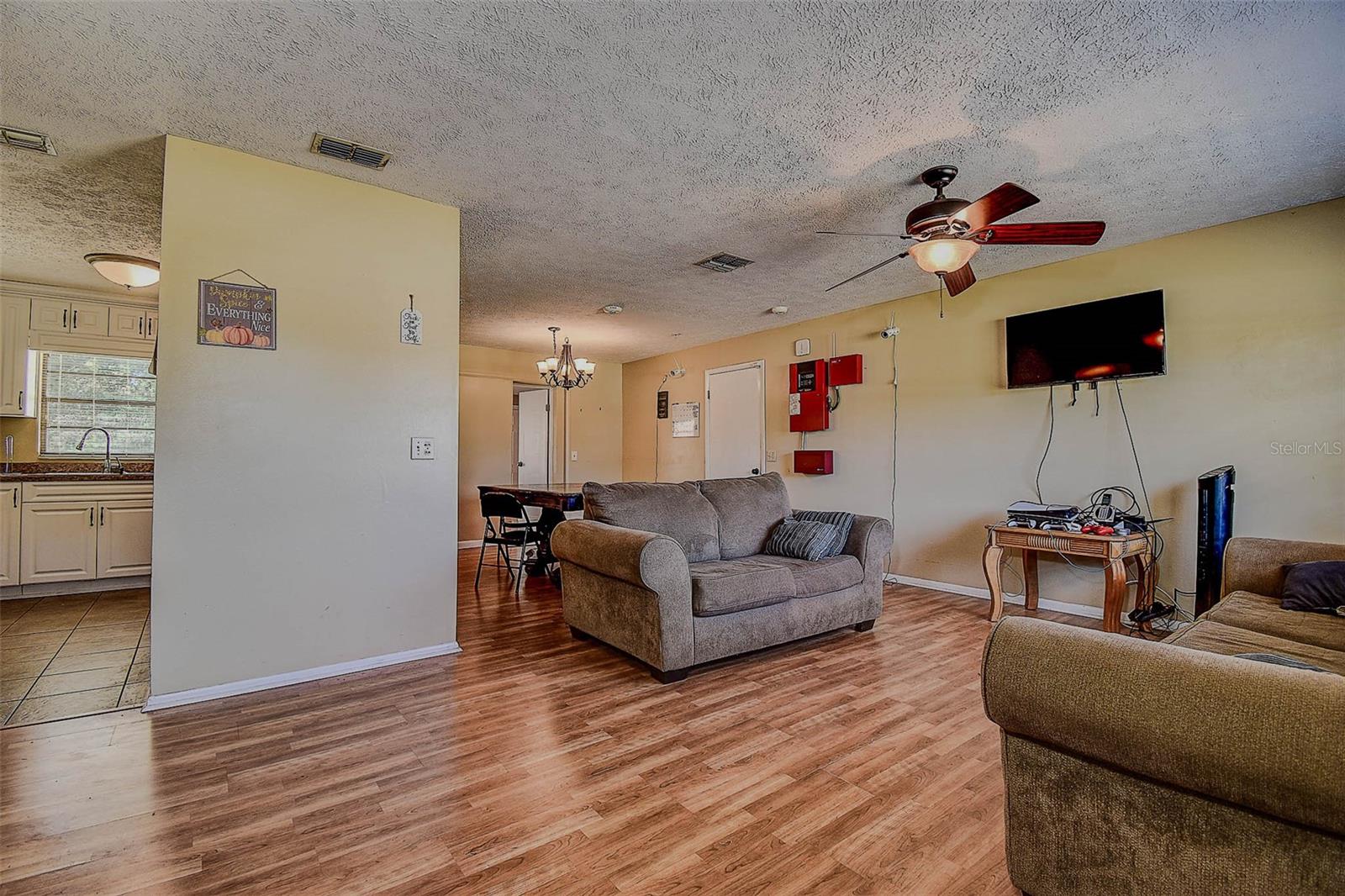 Image 7 of 41 For 11425 Sun Road