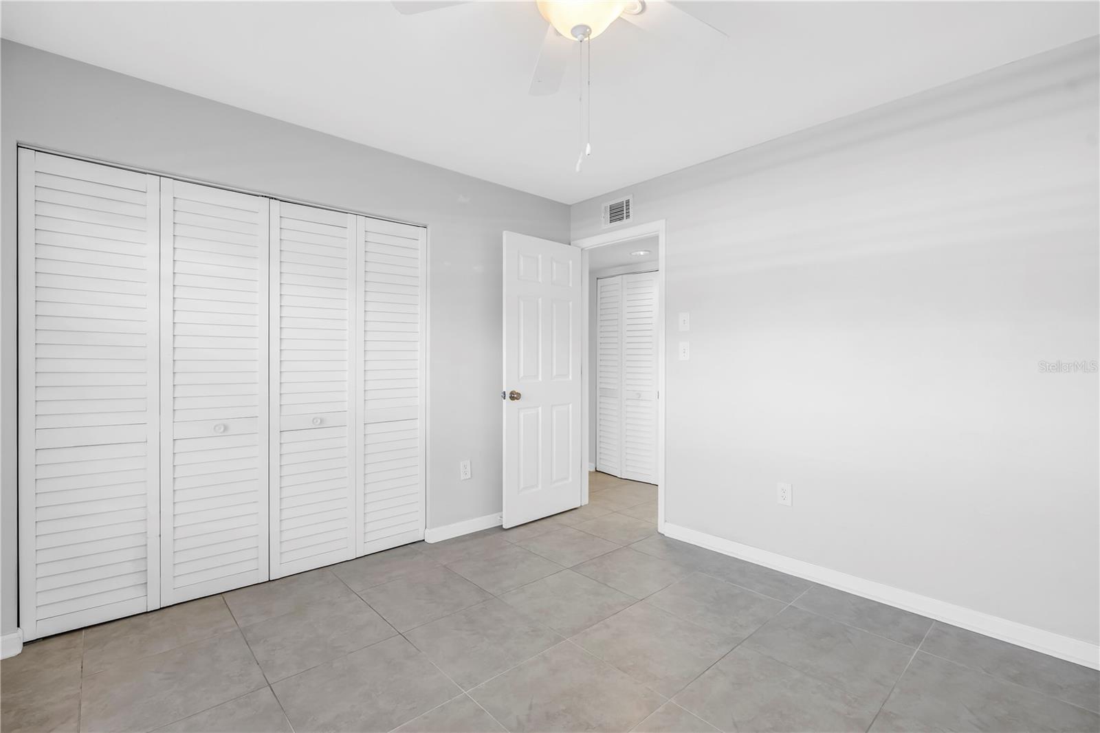 Image 20 of 71 For 1320 Pasadena Avenue S 203