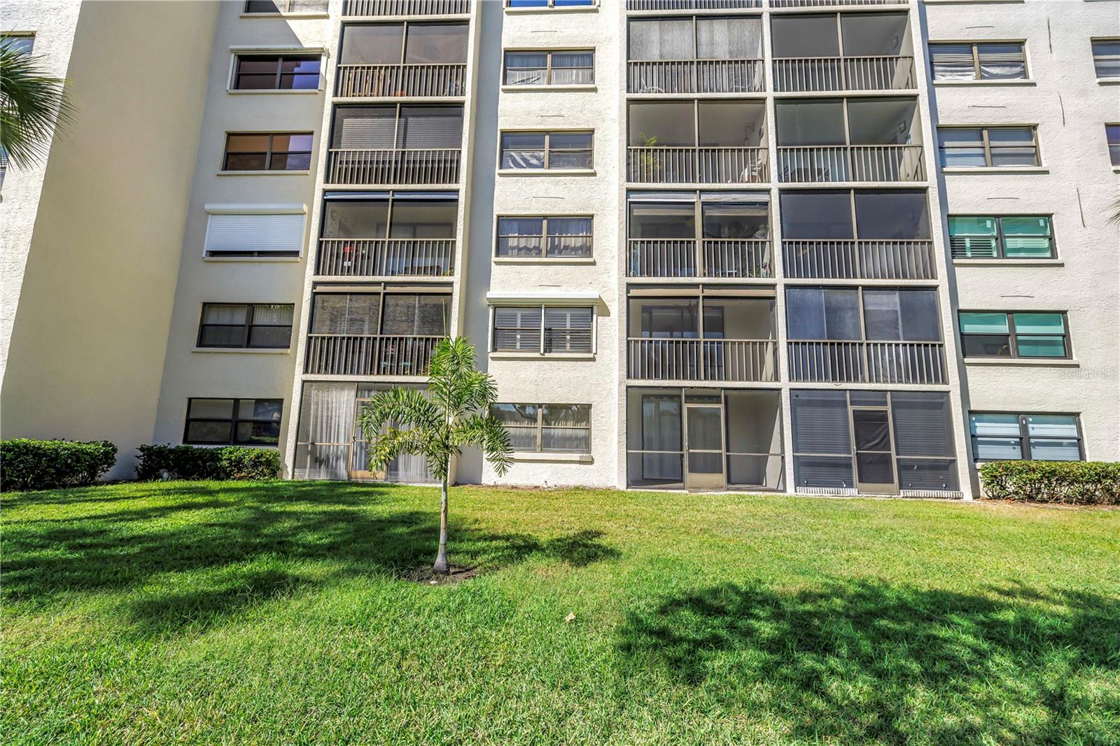 Image 35 of 71 For 1320 Pasadena Avenue S 203