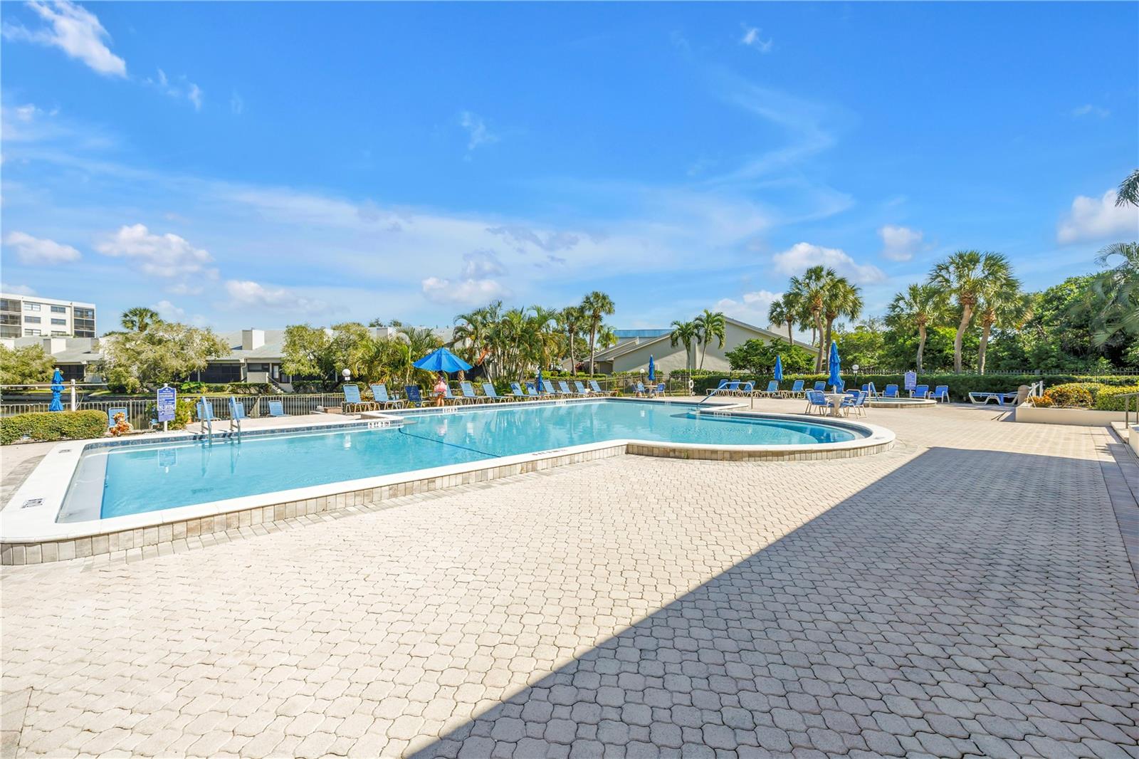 Image 38 of 71 For 1320 Pasadena Avenue S 203