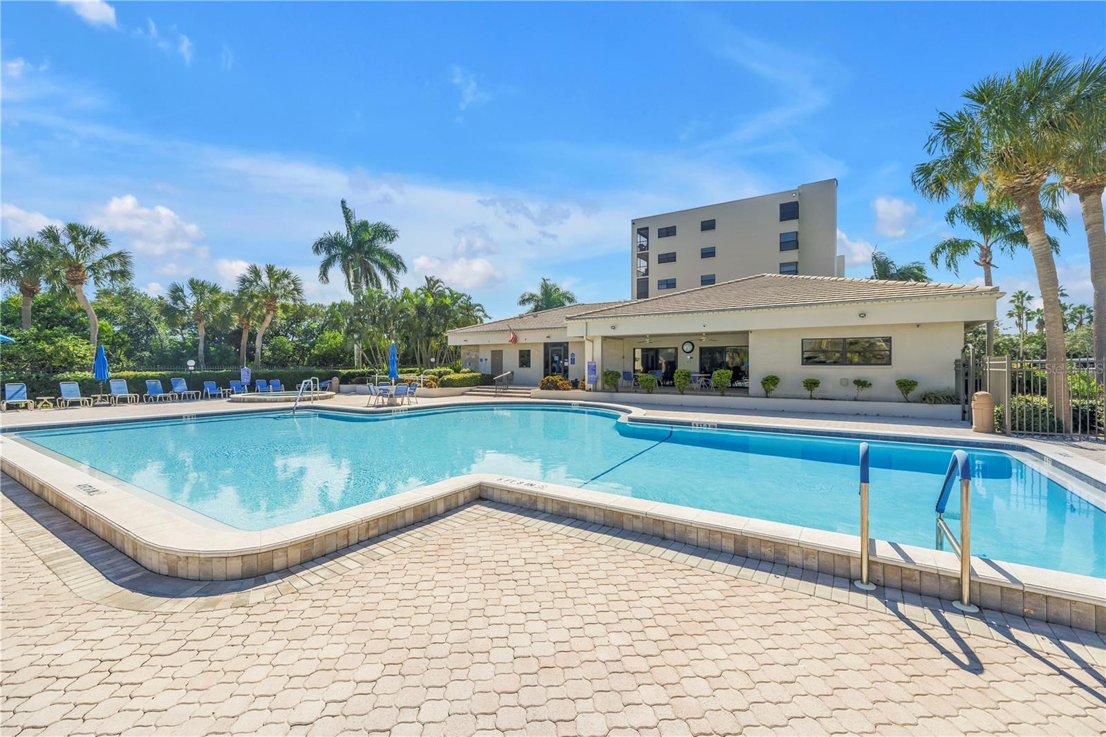 Image 39 of 71 For 1320 Pasadena Avenue S 203