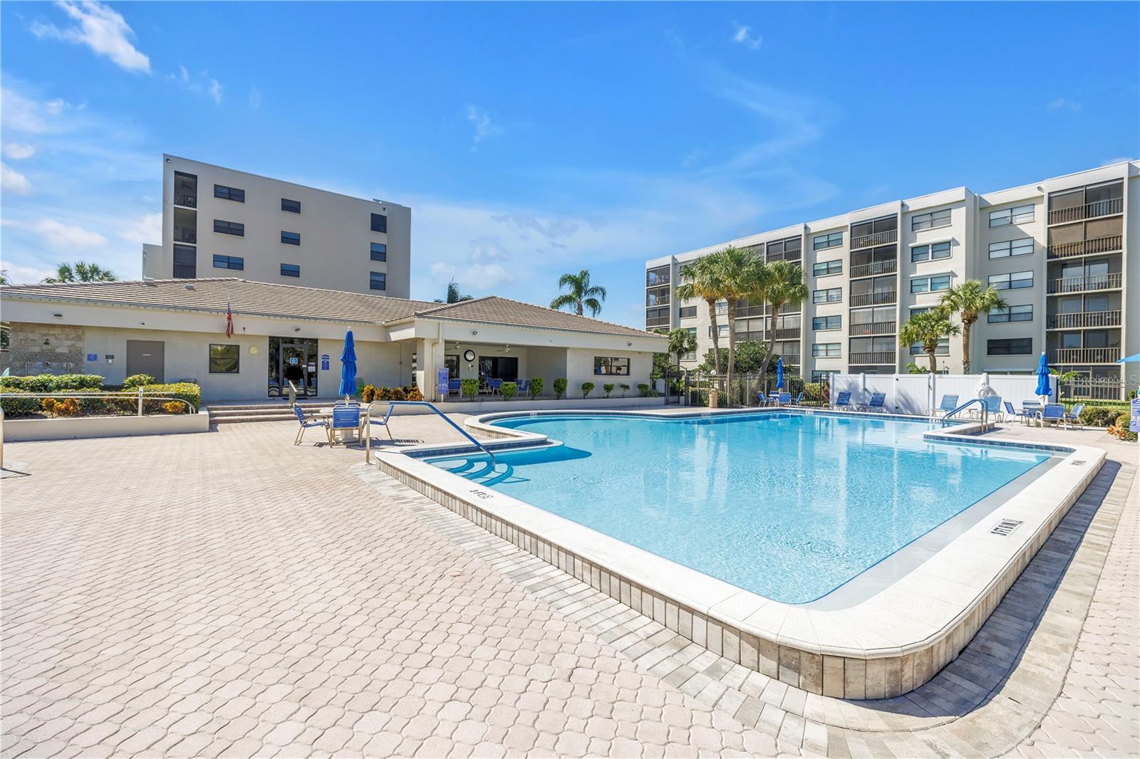 Image 40 of 71 For 1320 Pasadena Avenue S 203