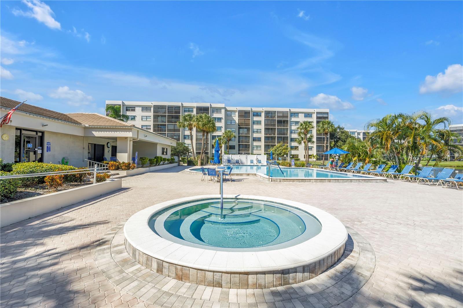 Image 41 of 71 For 1320 Pasadena Avenue S 203