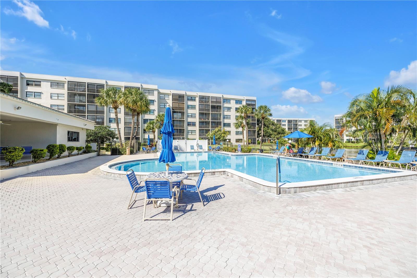 Image 42 of 71 For 1320 Pasadena Avenue S 203