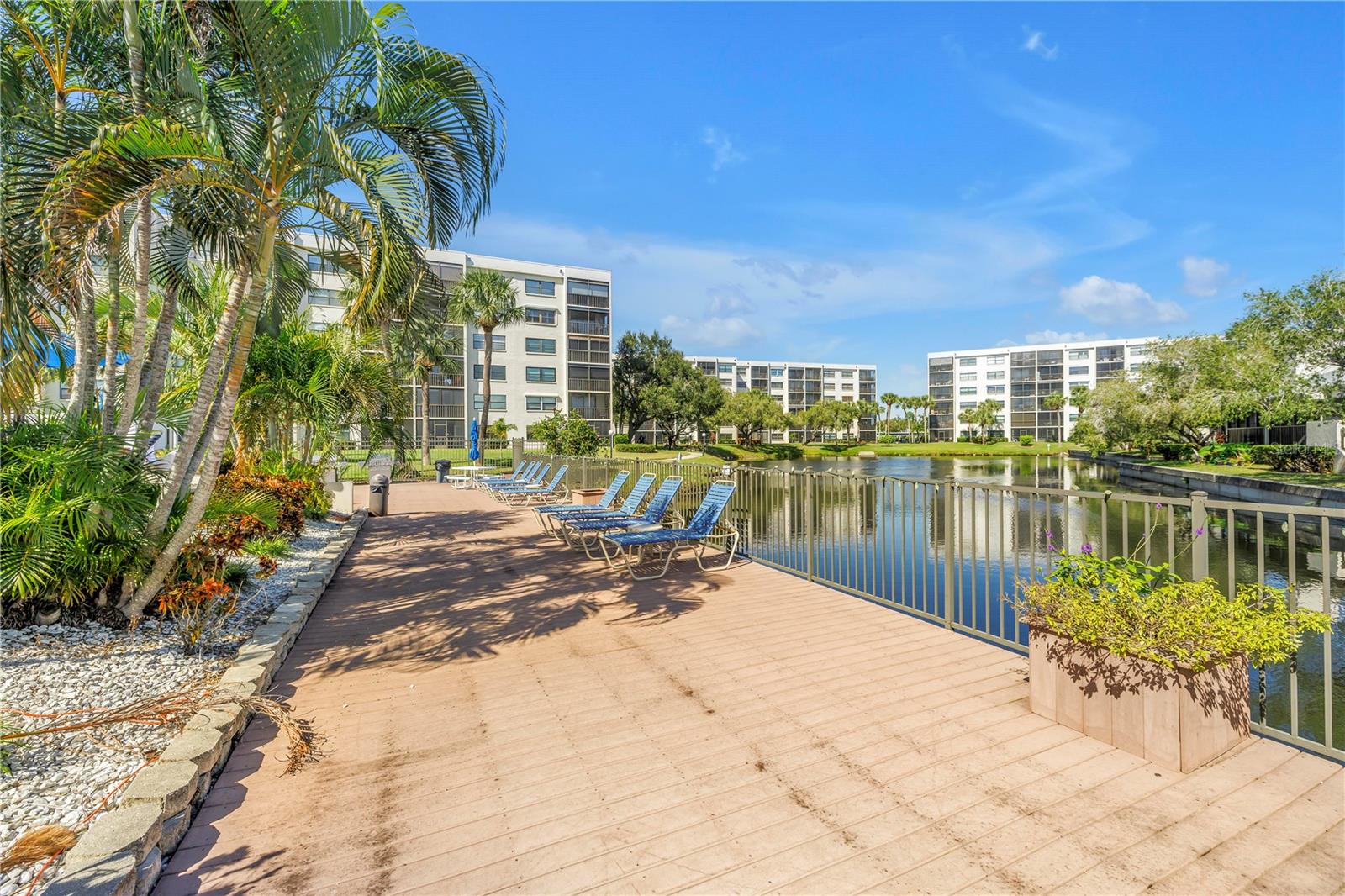 Image 43 of 71 For 1320 Pasadena Avenue S 203