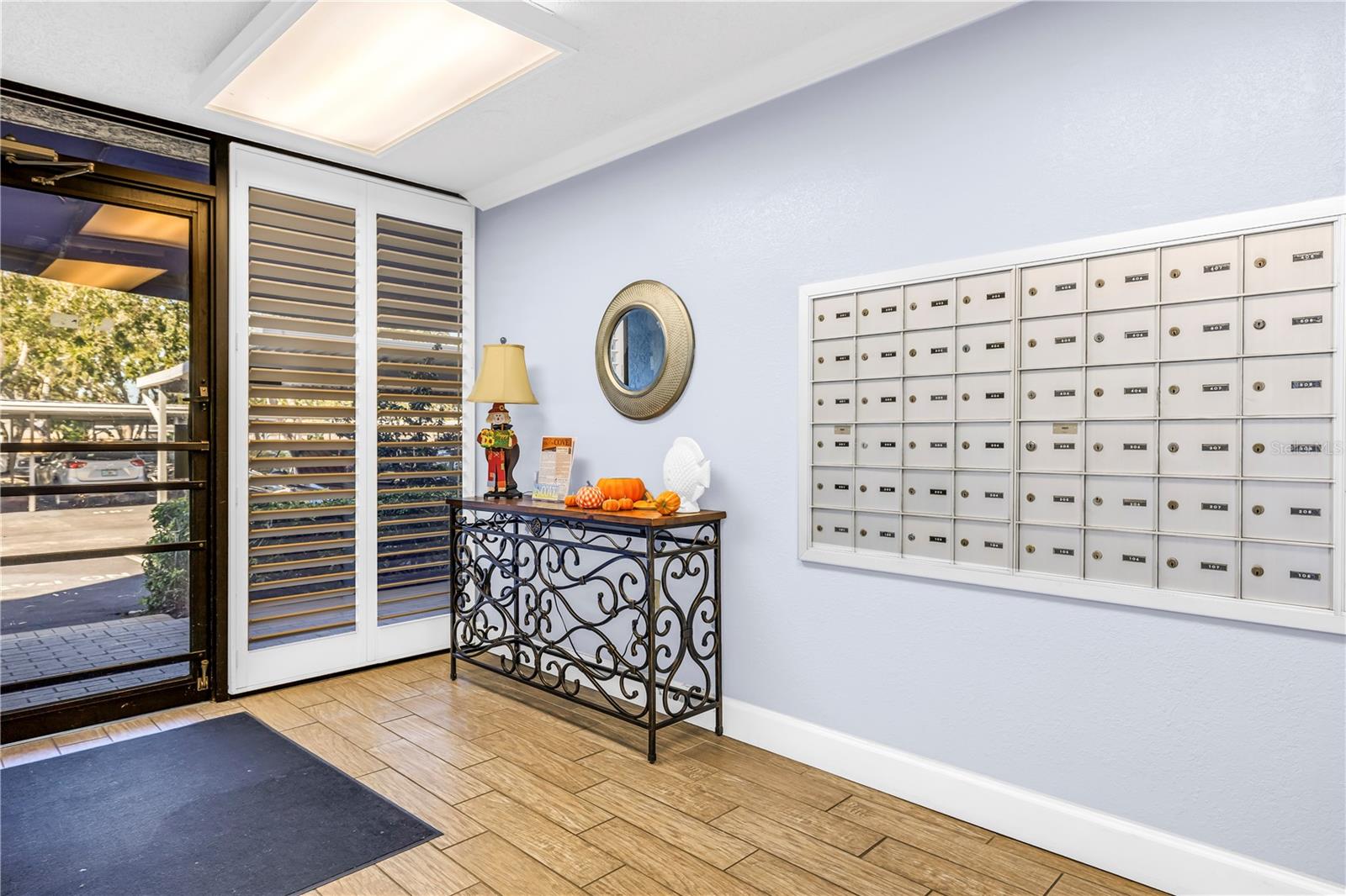 Image 62 of 71 For 1320 Pasadena Avenue S 203