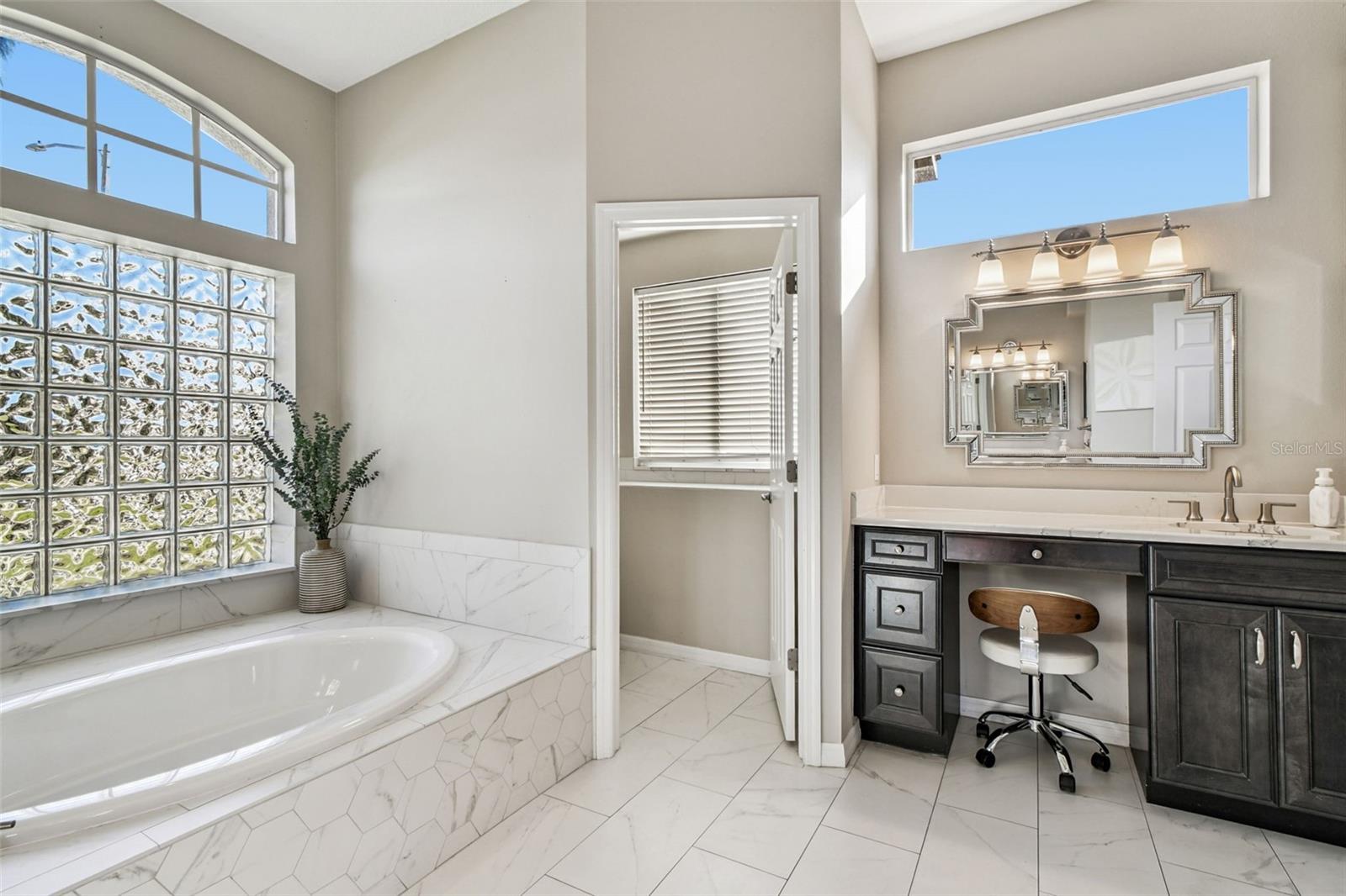 Image 23 of 53 For 4530 Roanoak Way