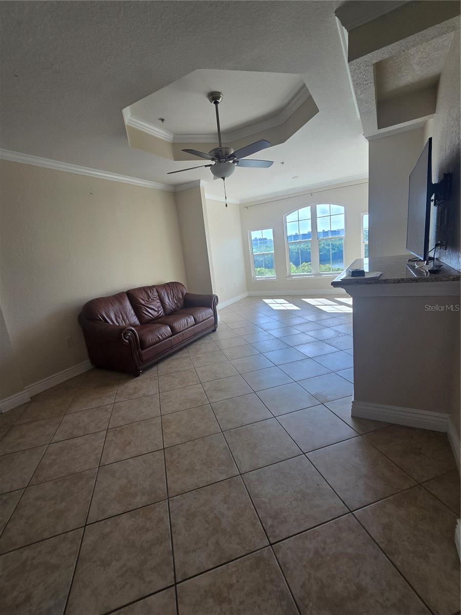 Image 13 of 40 For 2732 Via Murano  531