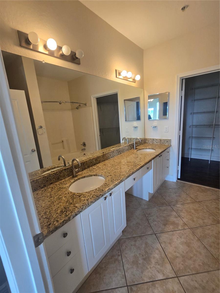 Image 17 of 40 For 2732 Via Murano  531