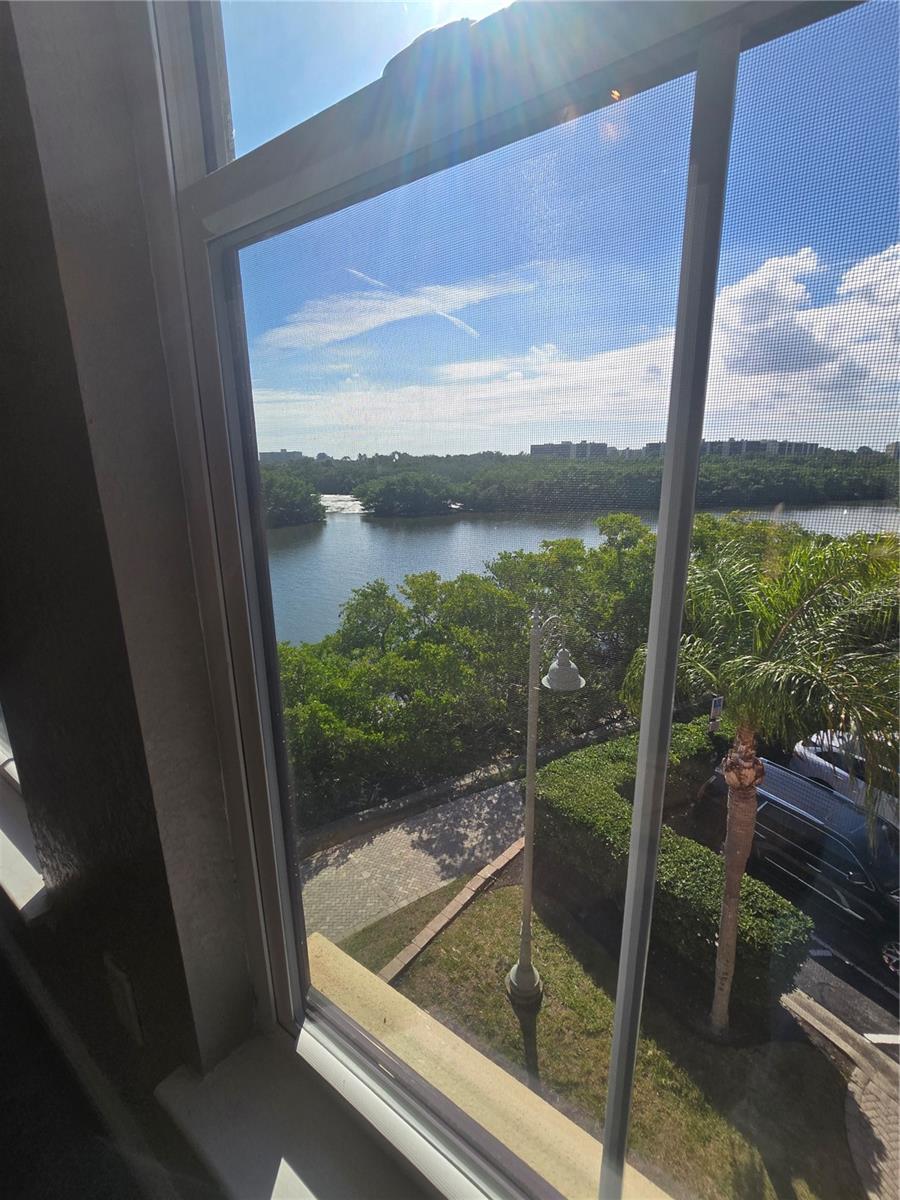 Image 21 of 40 For 2732 Via Murano  531