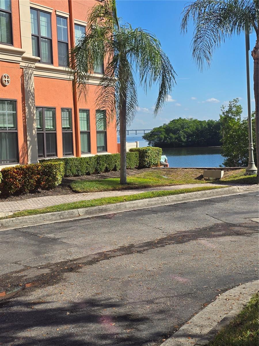 Image 4 of 40 For 2732 Via Murano  531