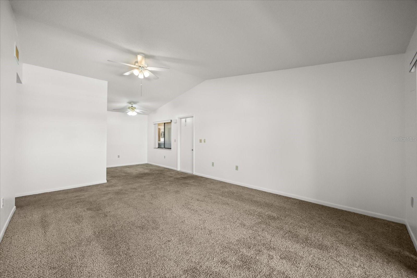 Image 11 of 39 For 5339 Vineland Road 203