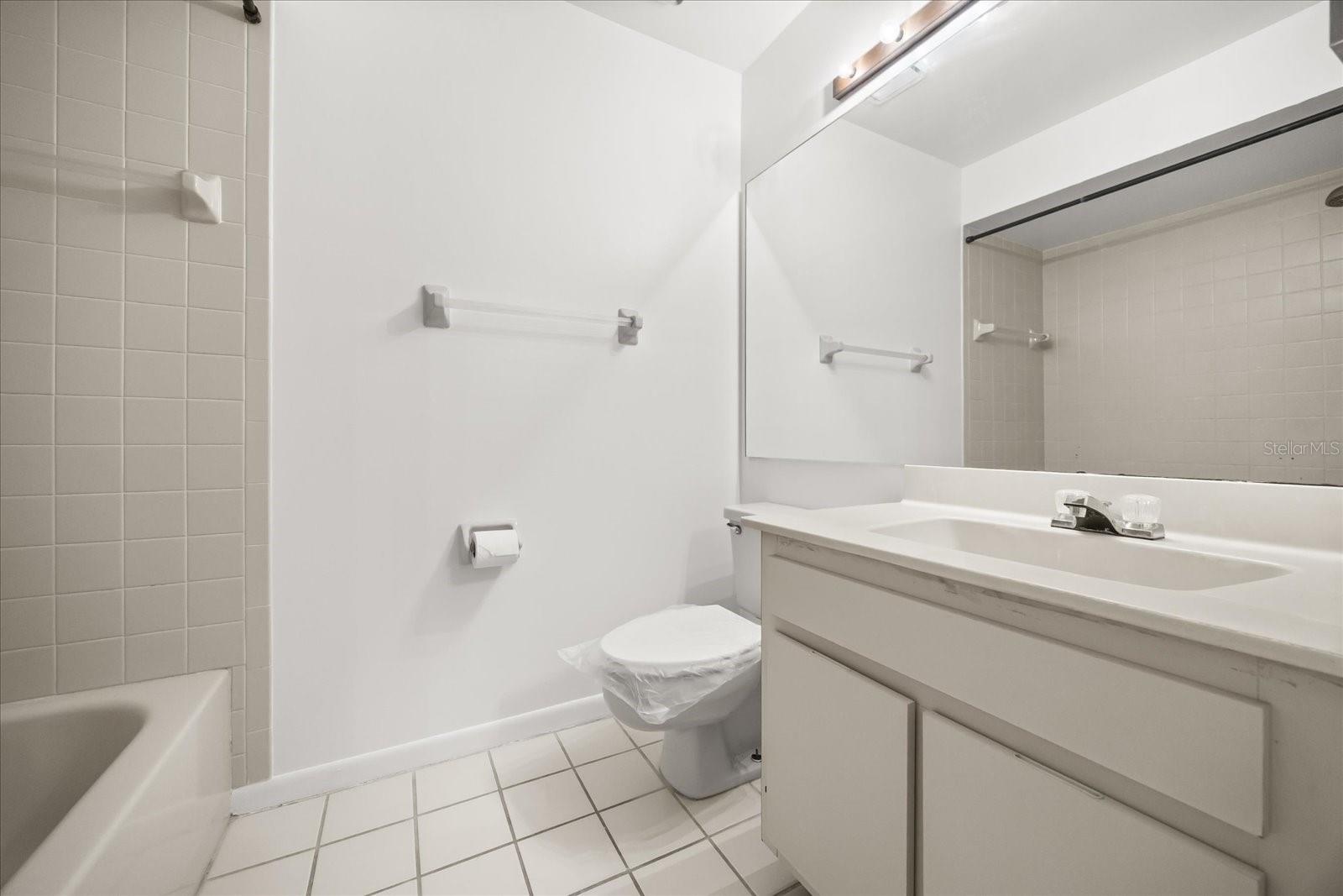 Image 13 of 39 For 5339 Vineland Road 203