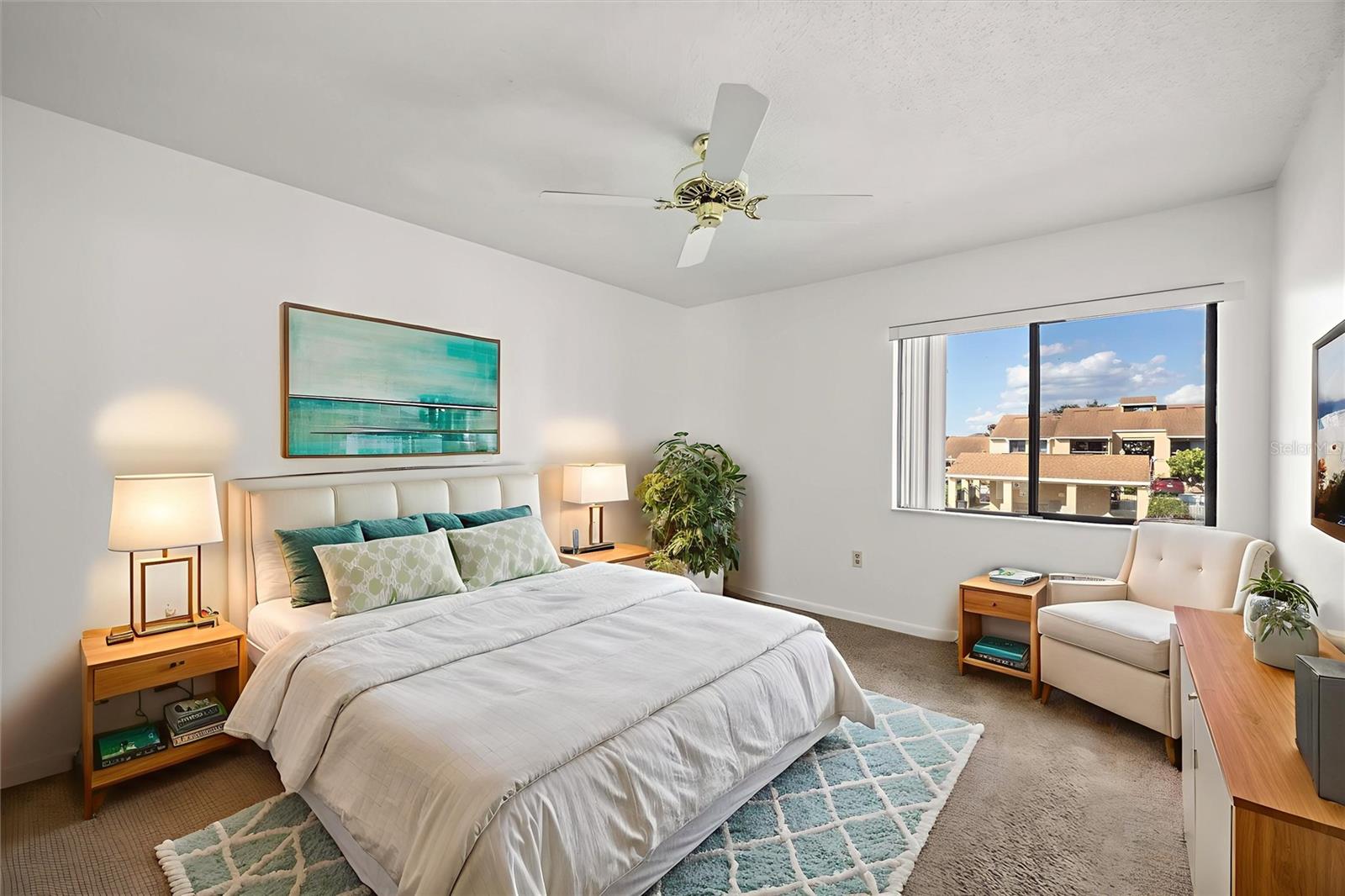 Image 15 of 39 For 5339 Vineland Road 203