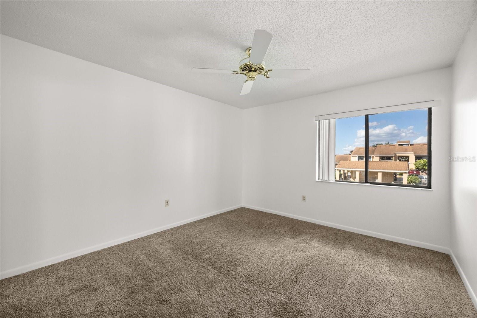 Image 16 of 39 For 5339 Vineland Road 203