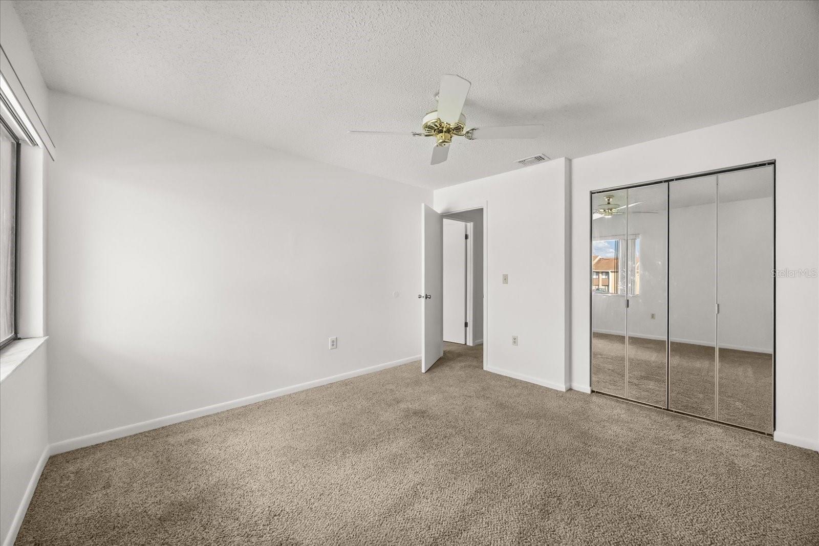 Image 17 of 39 For 5339 Vineland Road 203