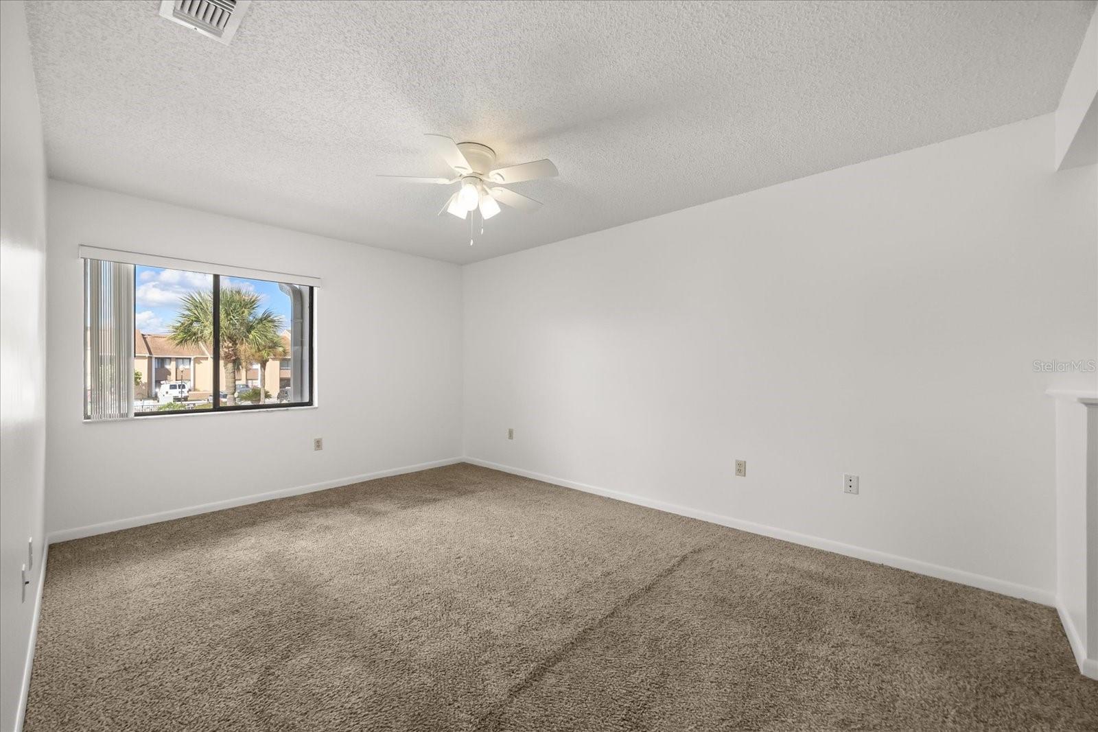 Image 19 of 39 For 5339 Vineland Road 203