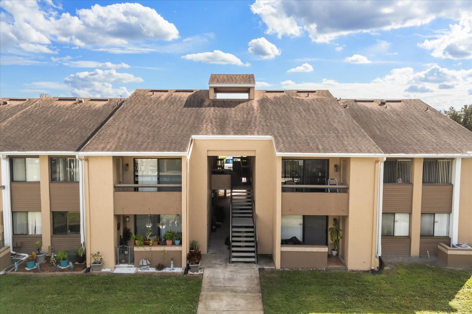 Image 2 of 39 For 5339 Vineland Road 203