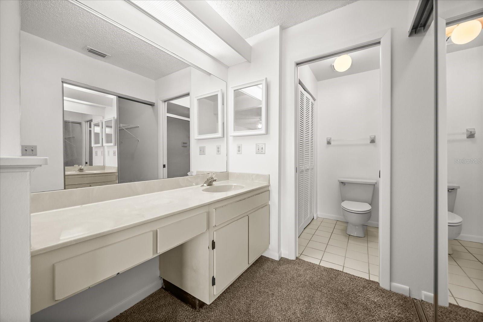 Image 22 of 39 For 5339 Vineland Road 203