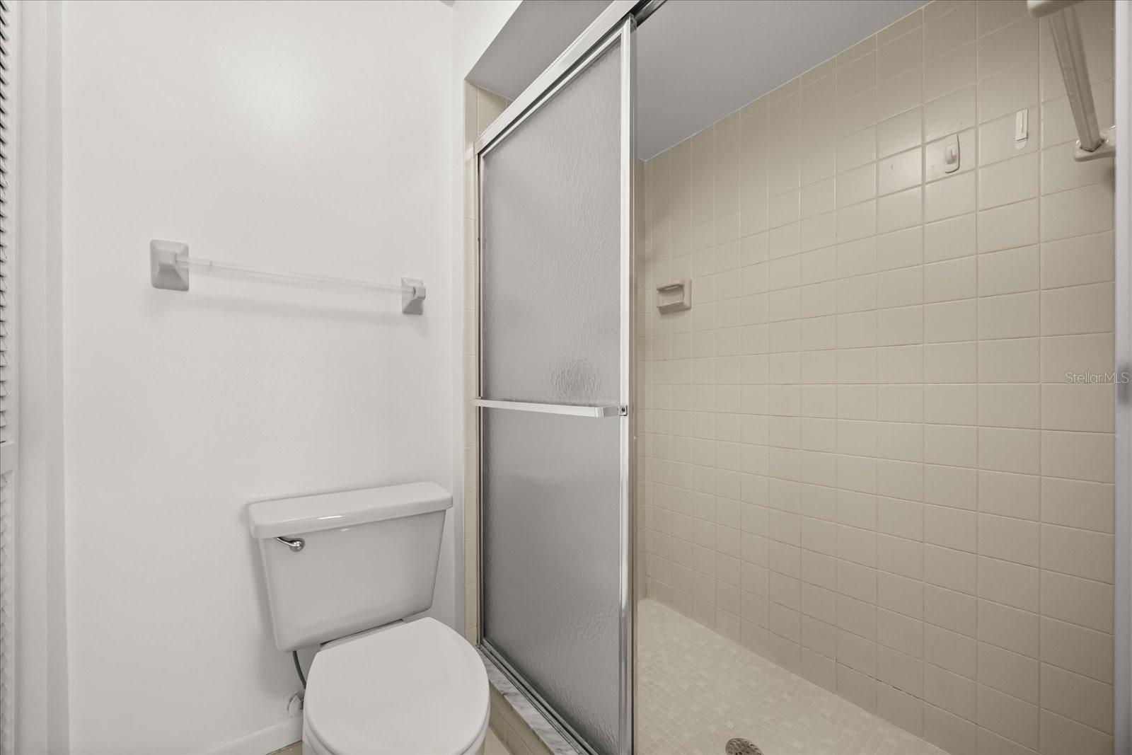 Image 23 of 39 For 5339 Vineland Road 203