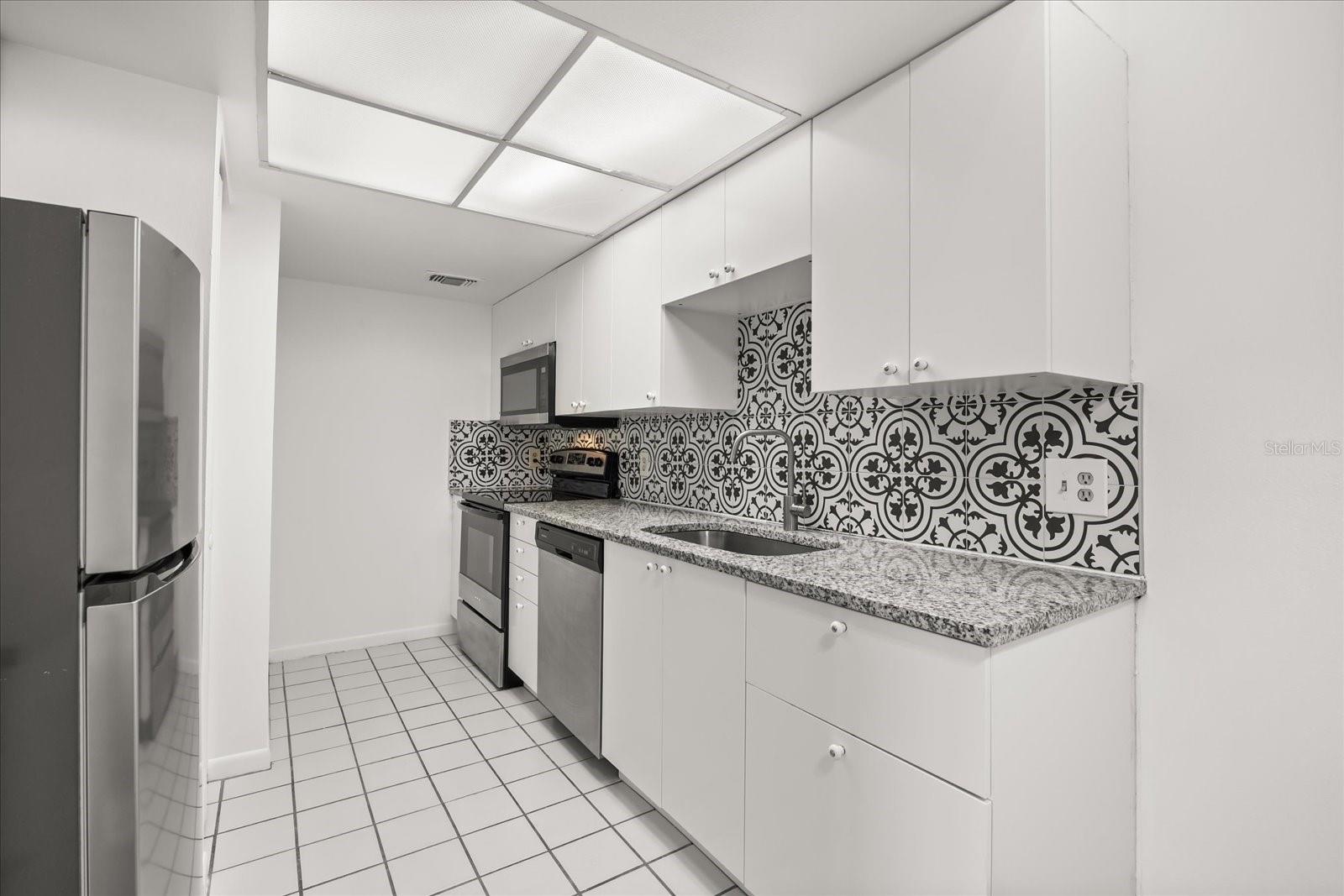 Image 24 of 39 For 5339 Vineland Road 203