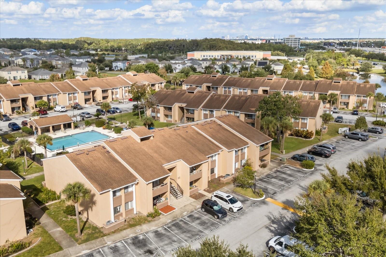 Image 33 of 39 For 5339 Vineland Road 203