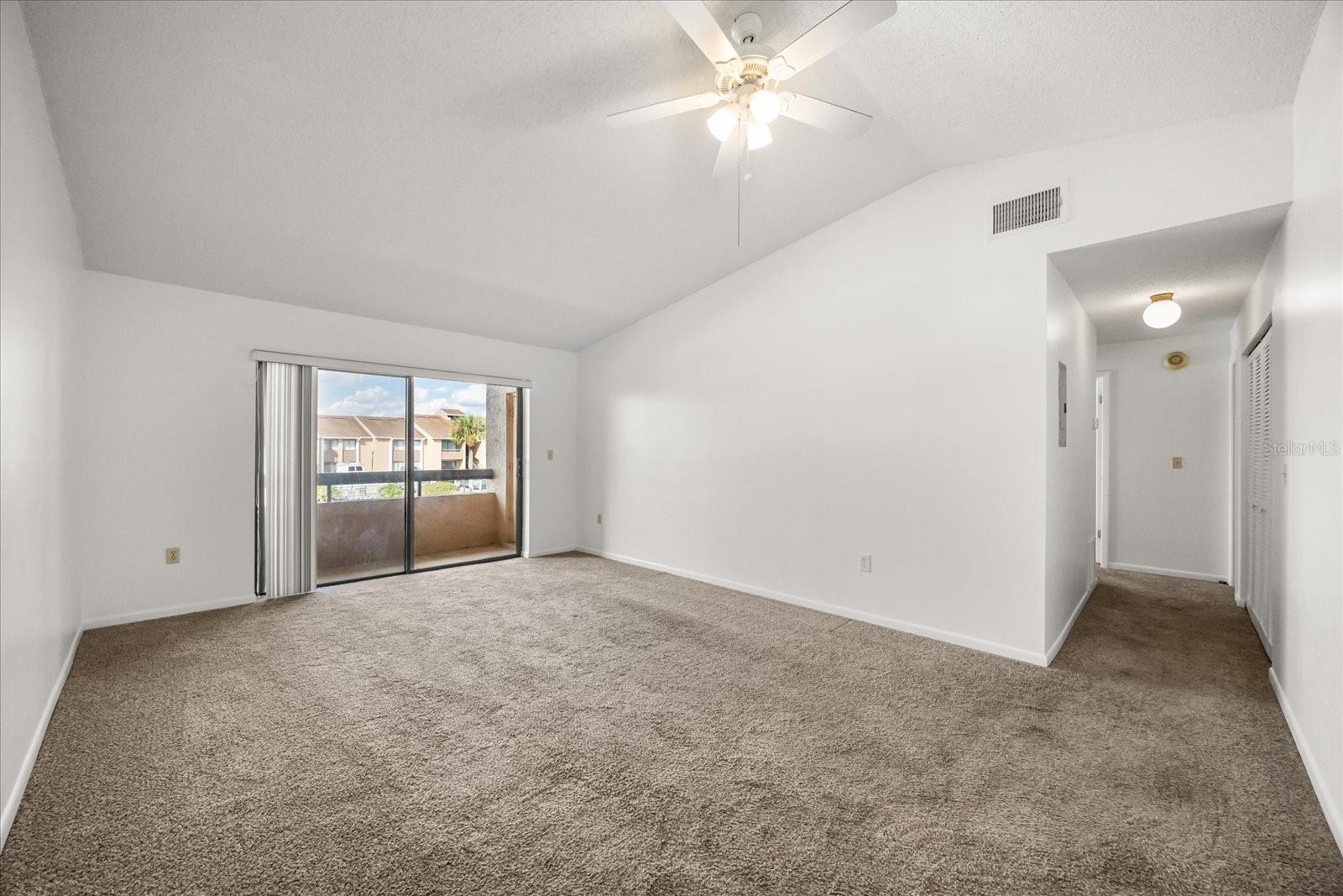 Image 6 of 39 For 5339 Vineland Road 203