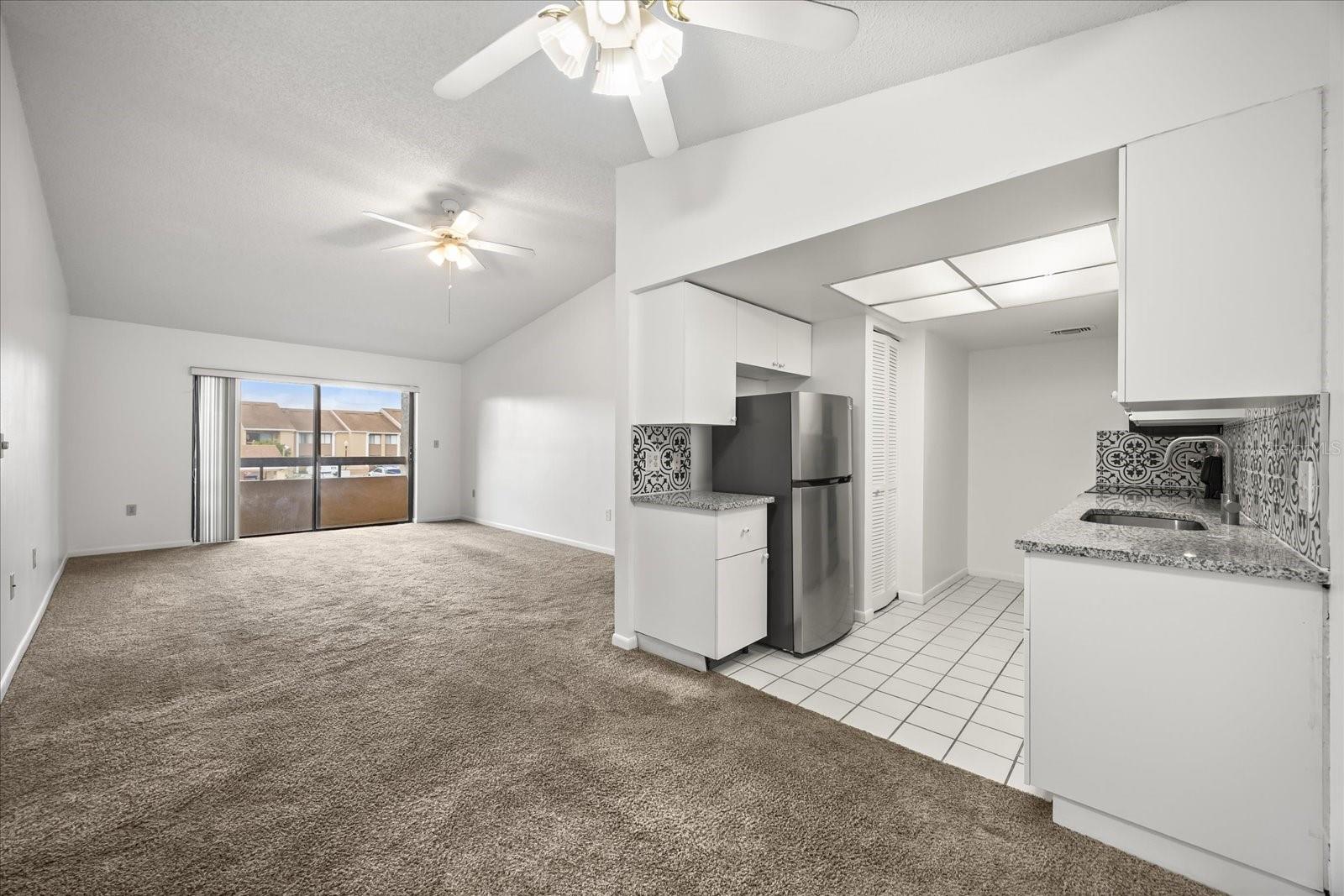 Image 8 of 39 For 5339 Vineland Road 203