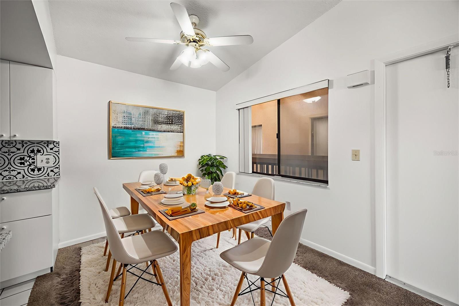 Image 9 of 39 For 5339 Vineland Road 203