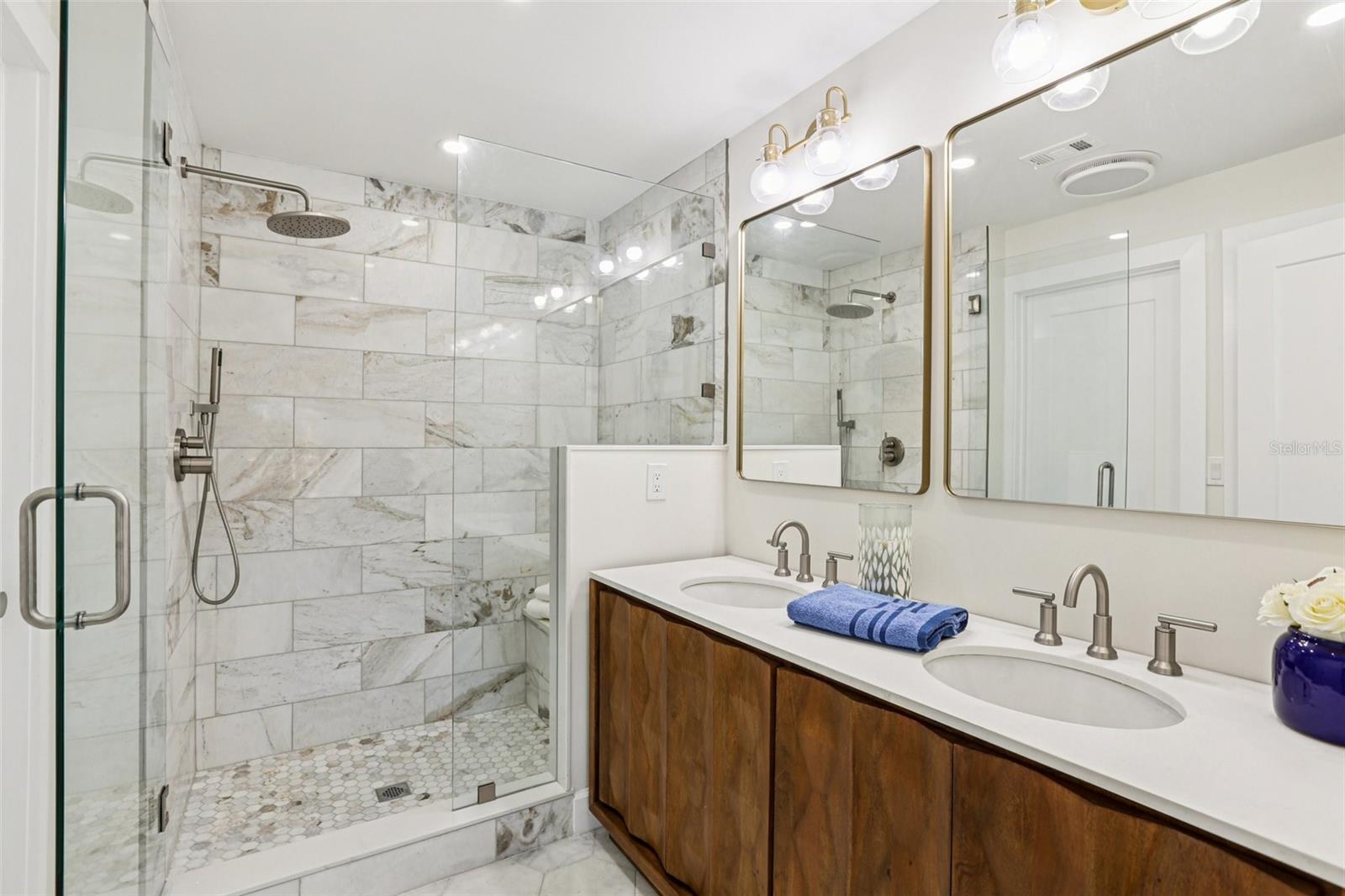 Image 18 of 50 For 6251 18th Street Ne