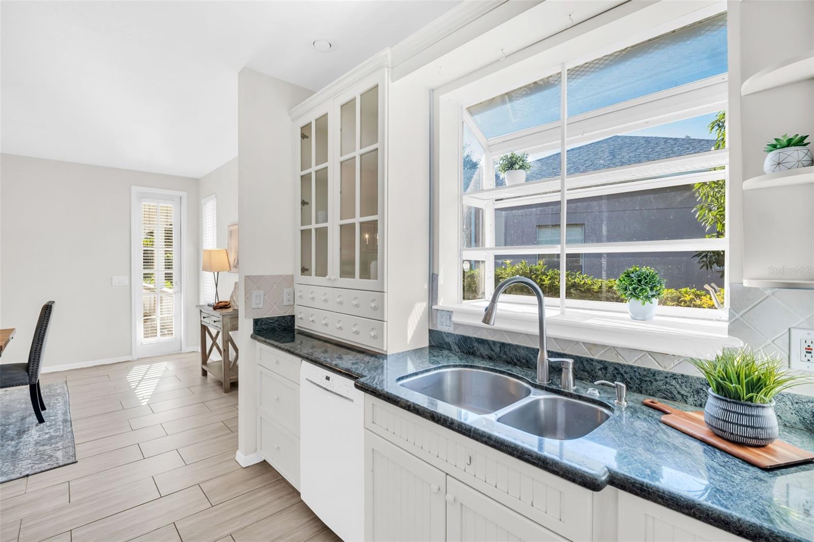 Listing photo id 21 for 266 Florida Boulevard