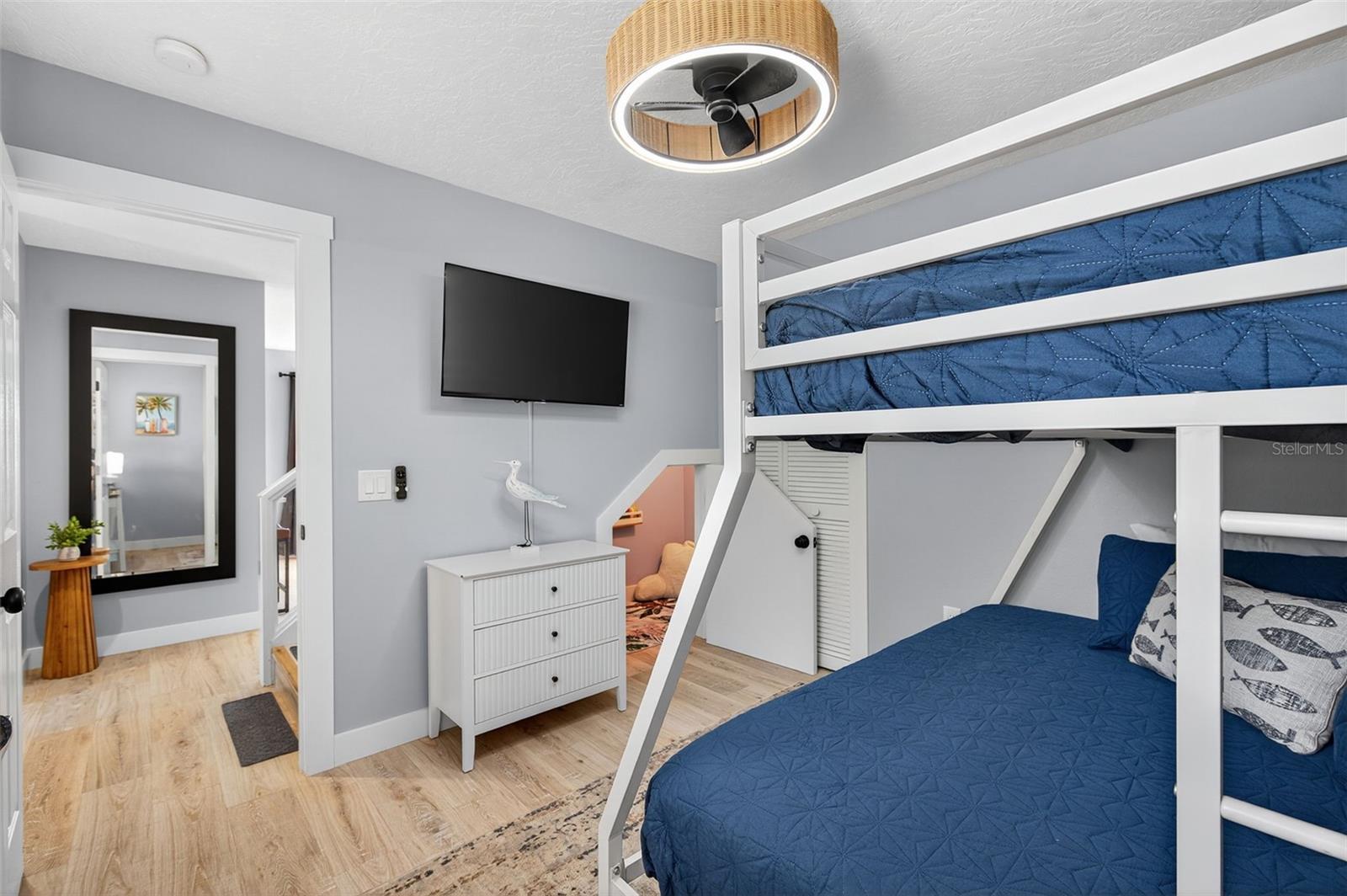 Image 12 of 70 For 118 27th Street W