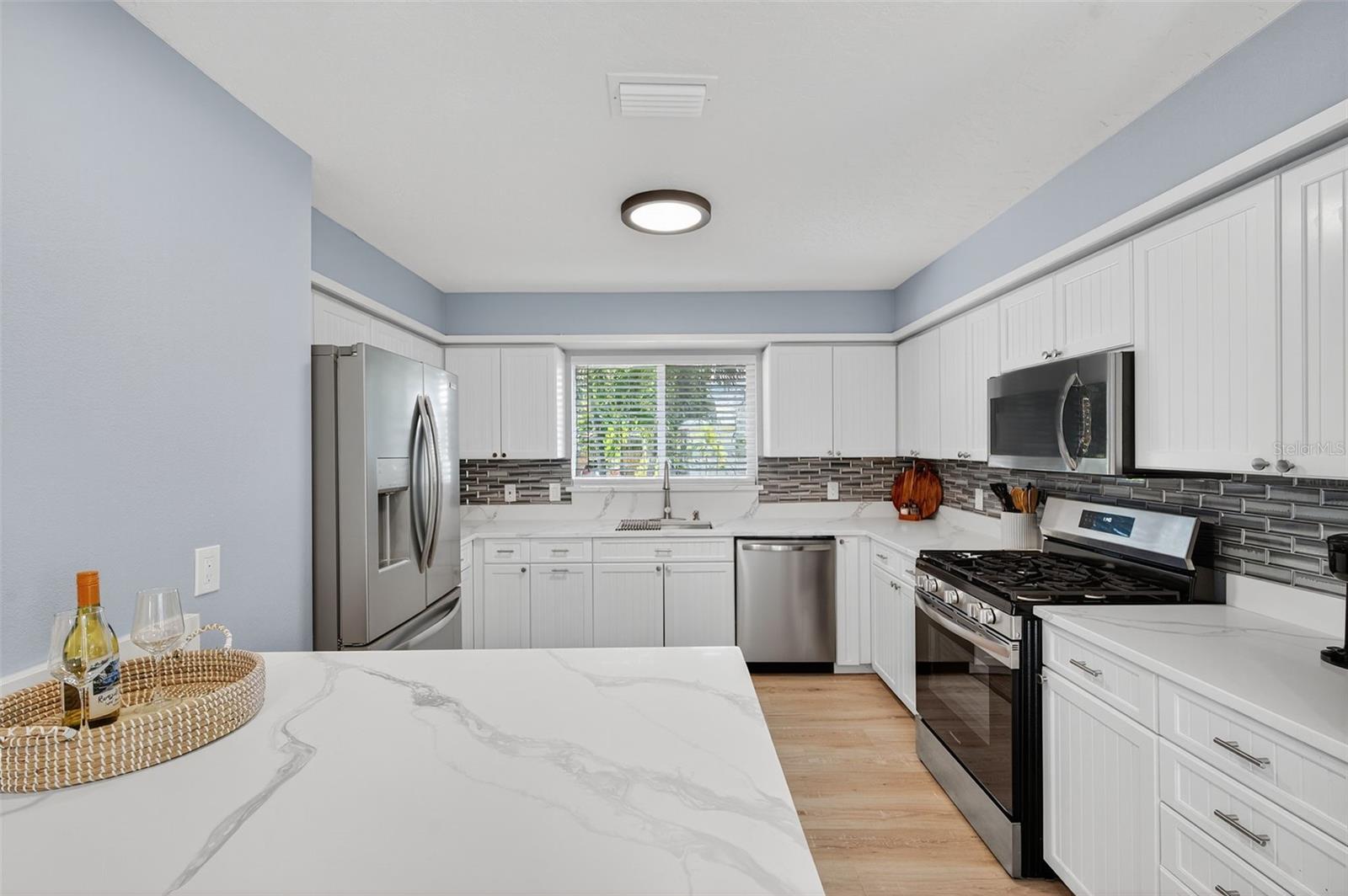 Image 16 of 70 For 118 27th Street W