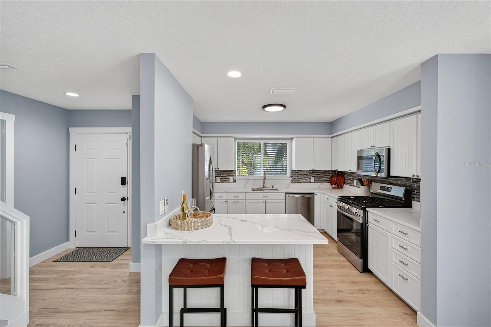 Image 18 of 70 For 118 27th Street W