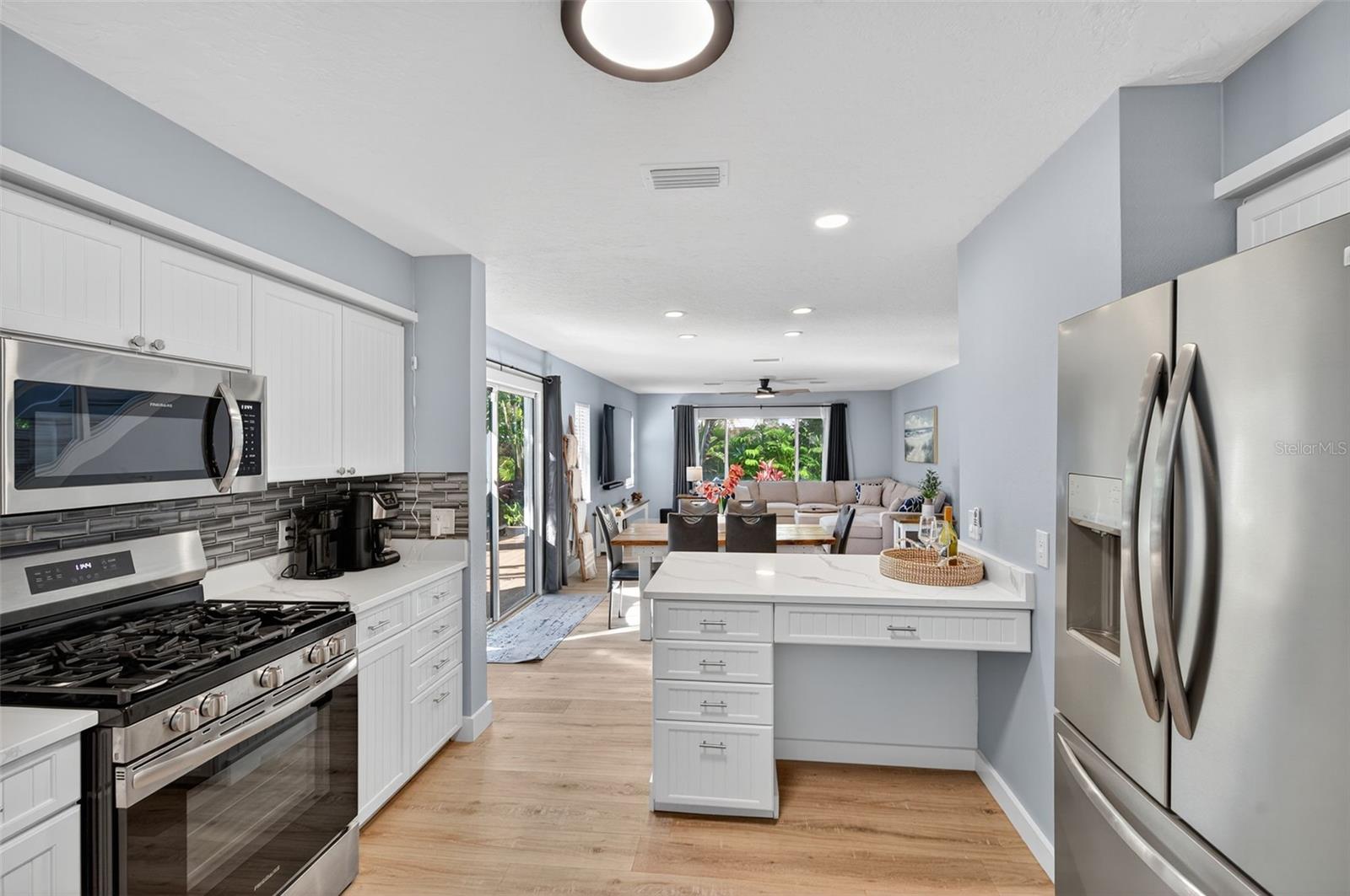 Image 21 of 70 For 118 27th Street W